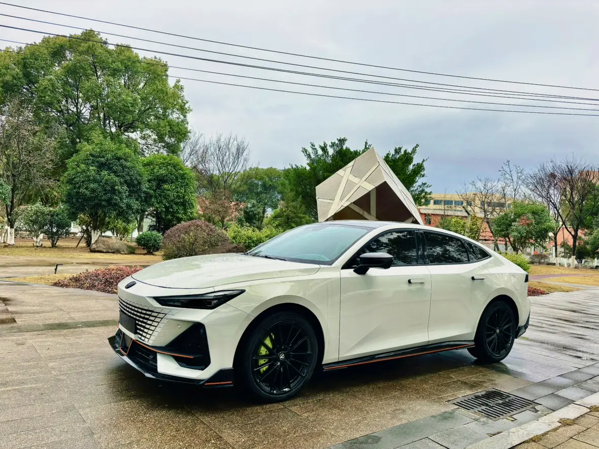 Changan UNI-V  из Китая