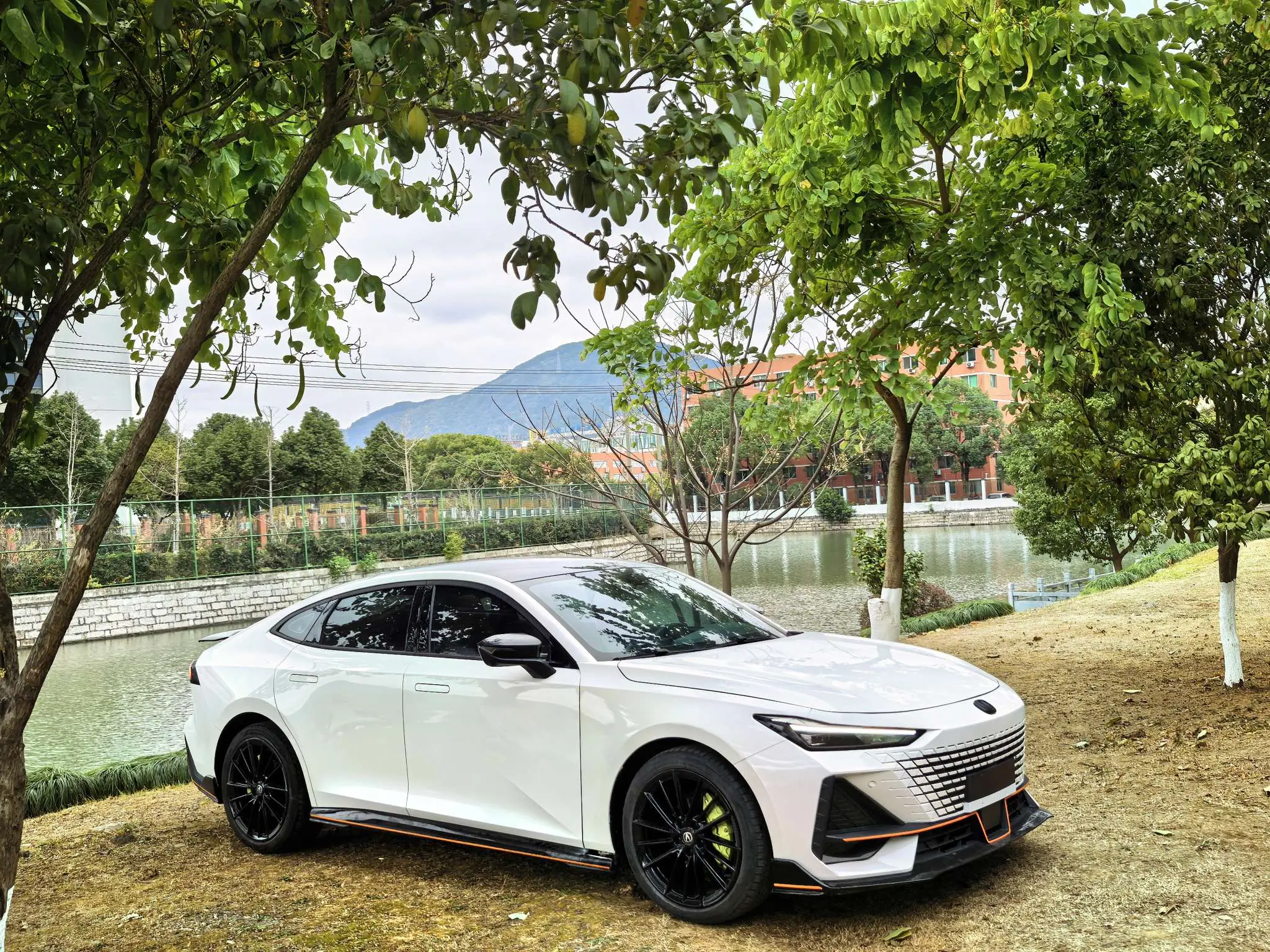 Changan UNI-V  из Китая