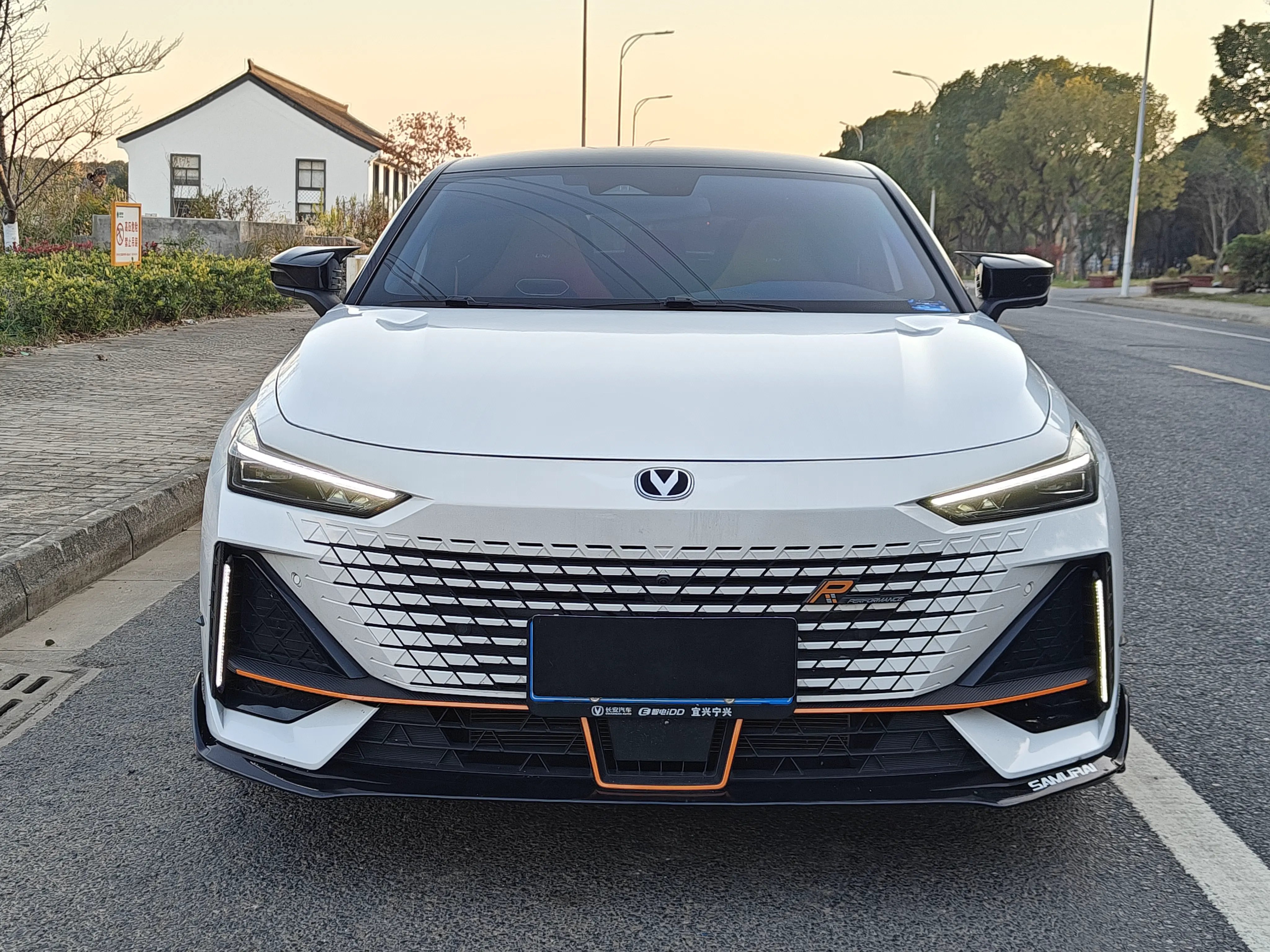 Changan UNI-V  из Китая