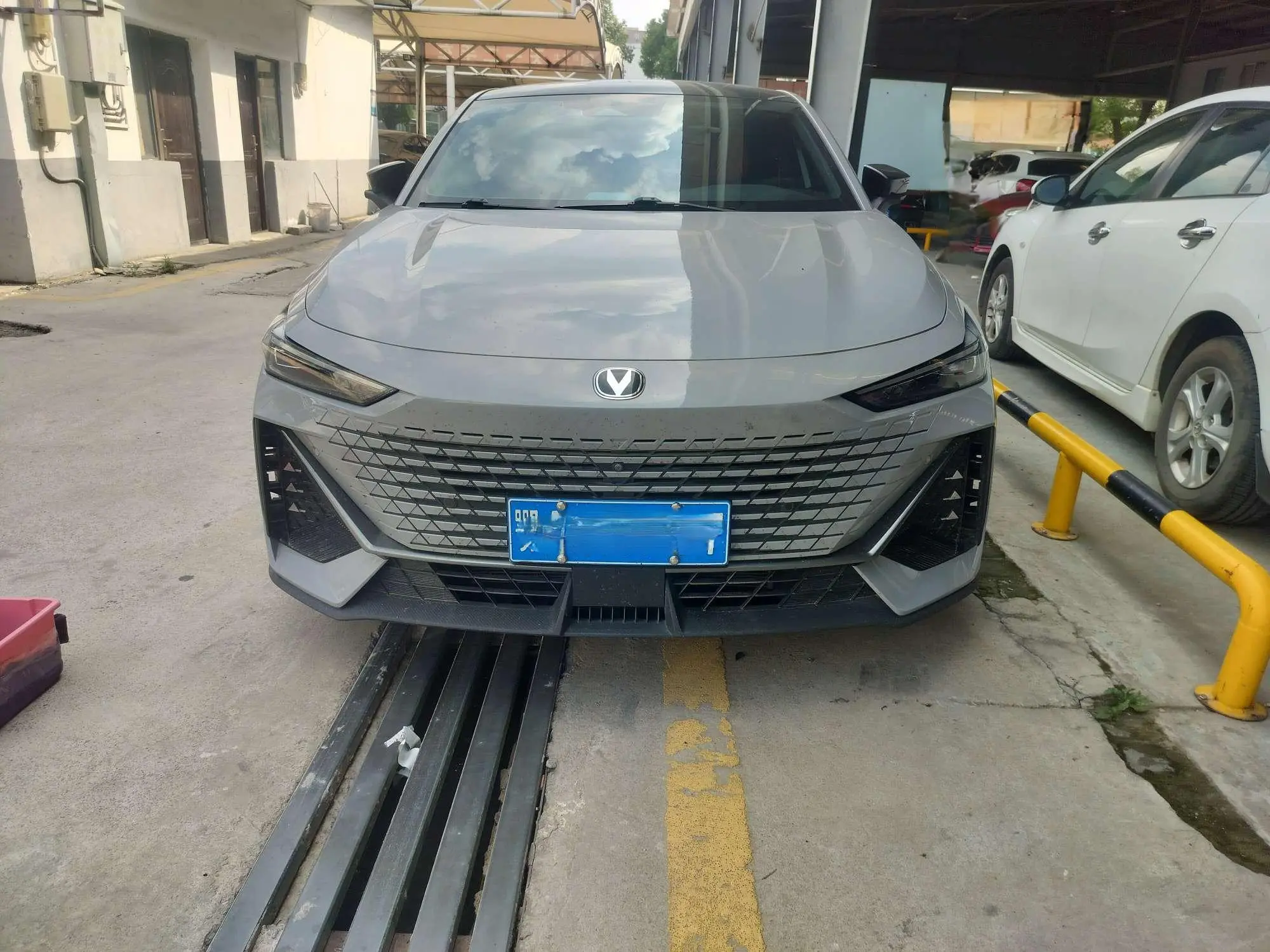 Changan UNI-V  из Китая