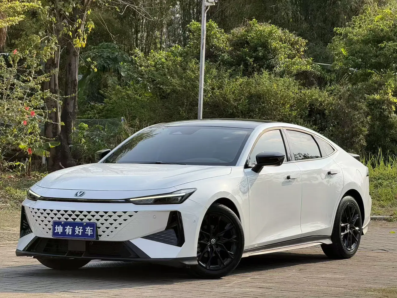 Changan UNI-V  из Китая