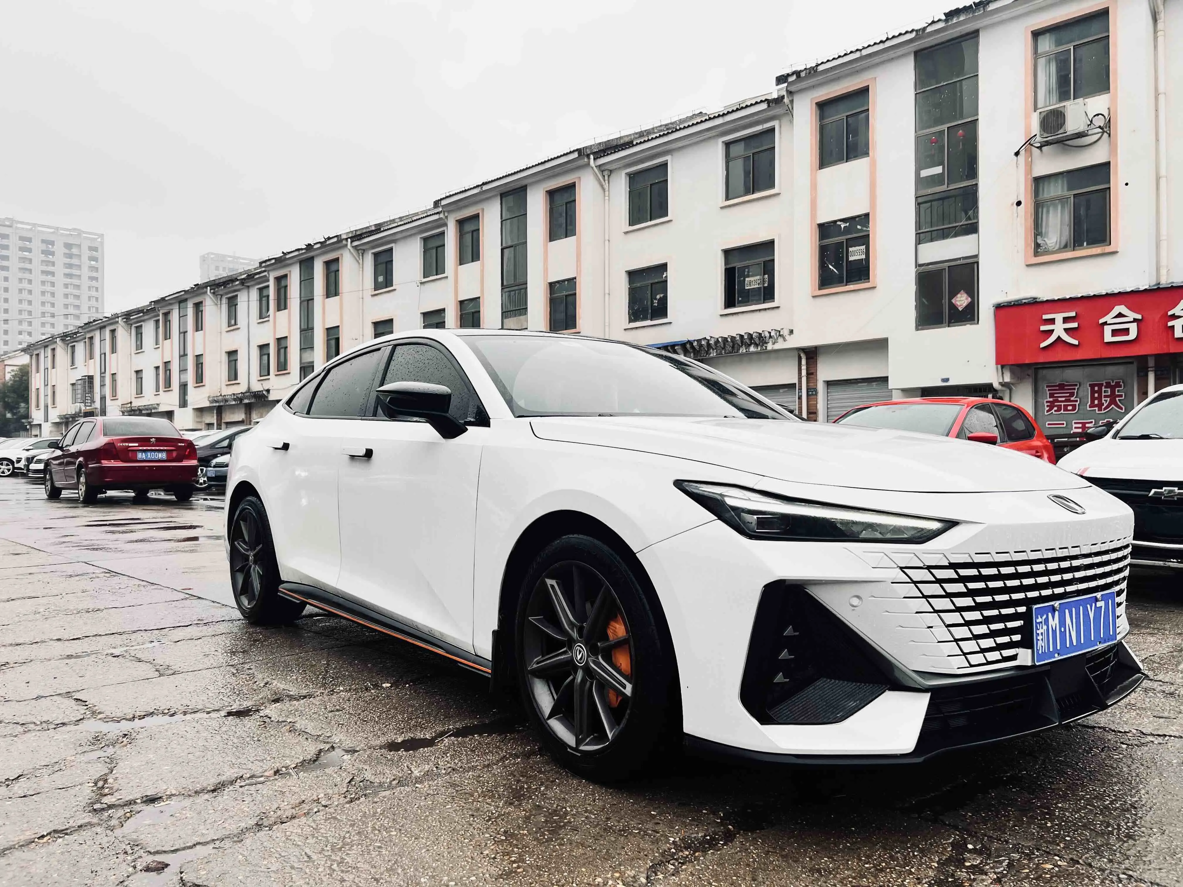 Changan UNI-V  из Китая