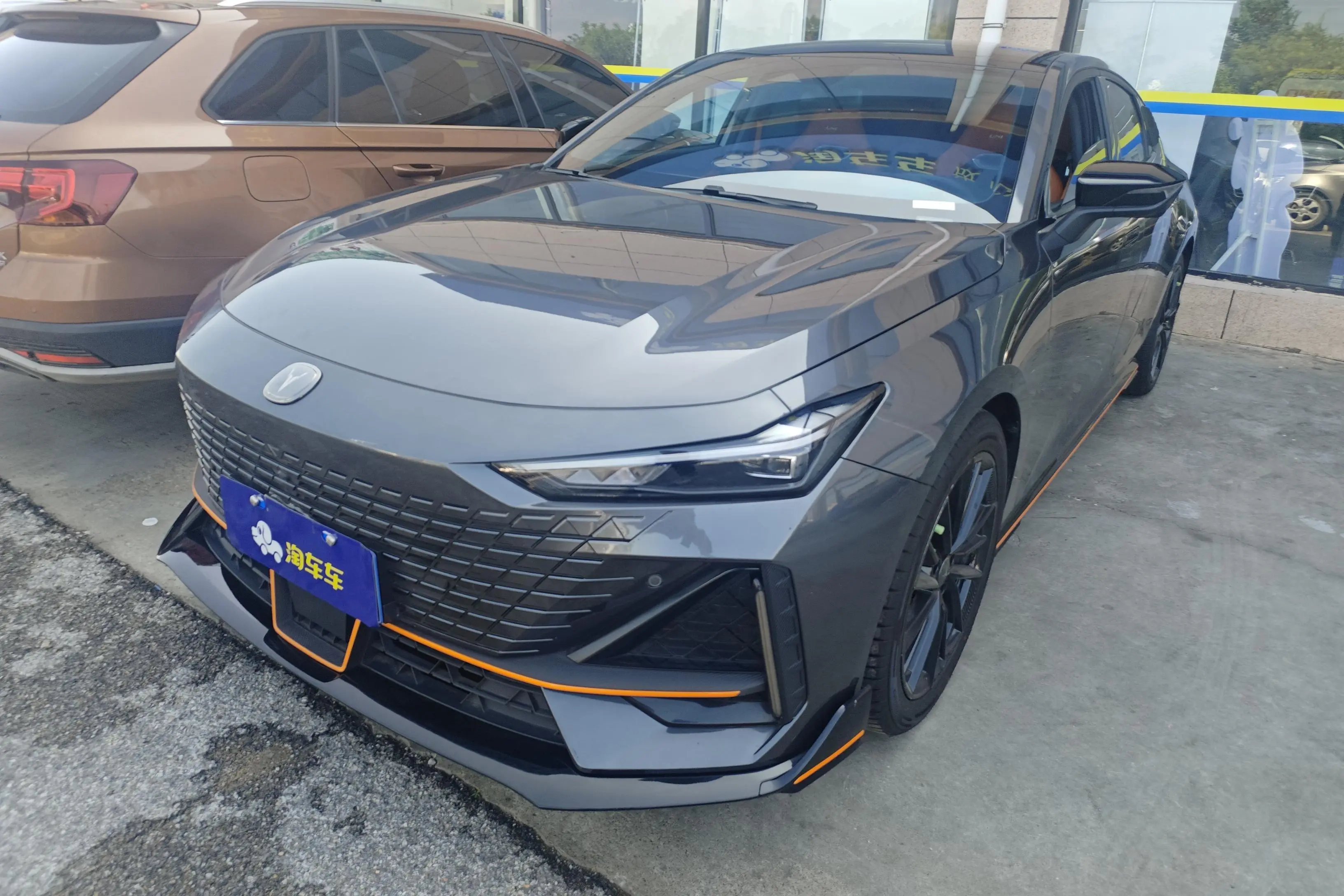 Changan UNI-V  из Китая