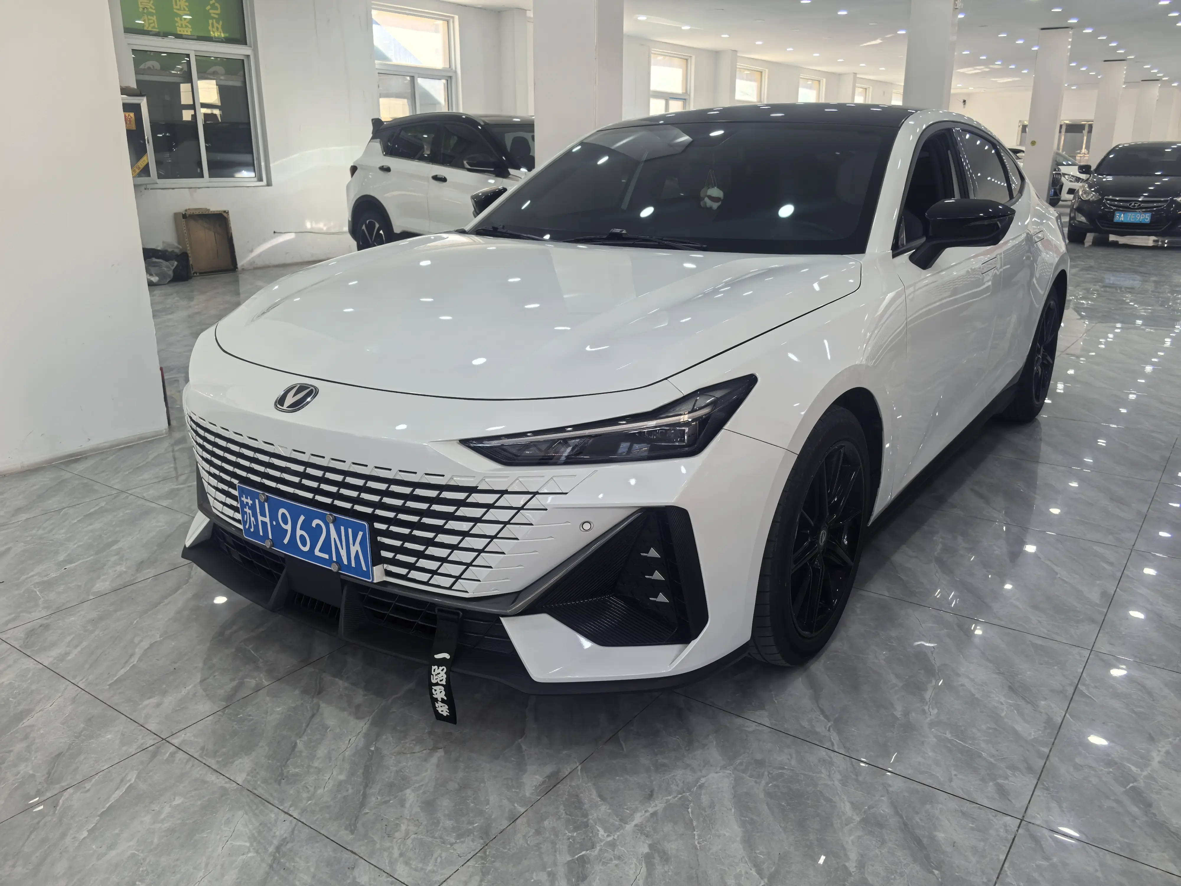 Changan UNI-V  из Китая