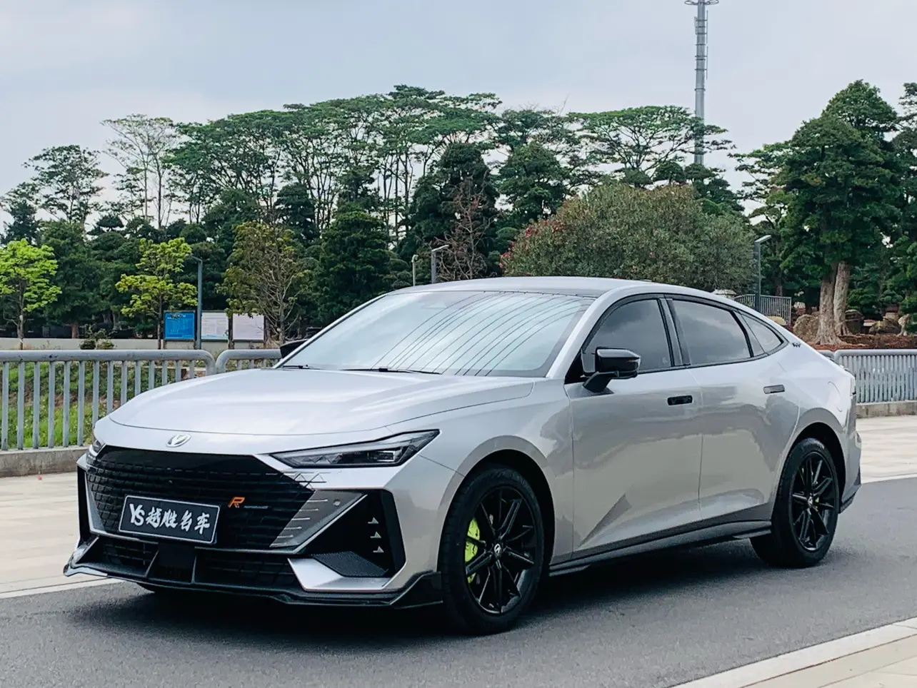 Changan UNI-V  из Китая