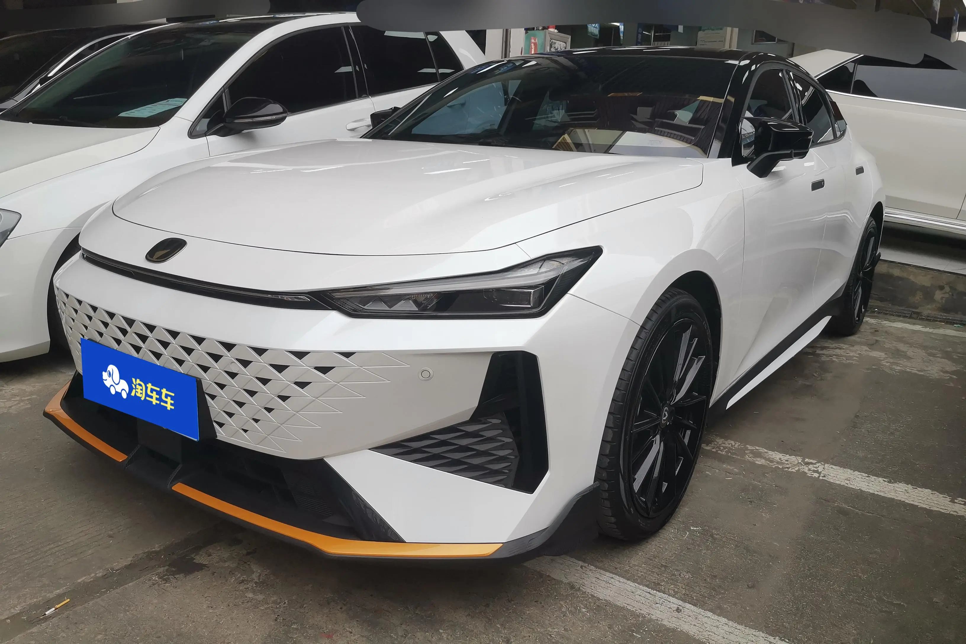Changan UNI-V  из Китая