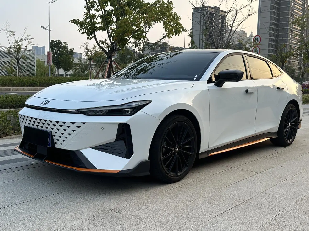 Changan UNI-V  из Китая