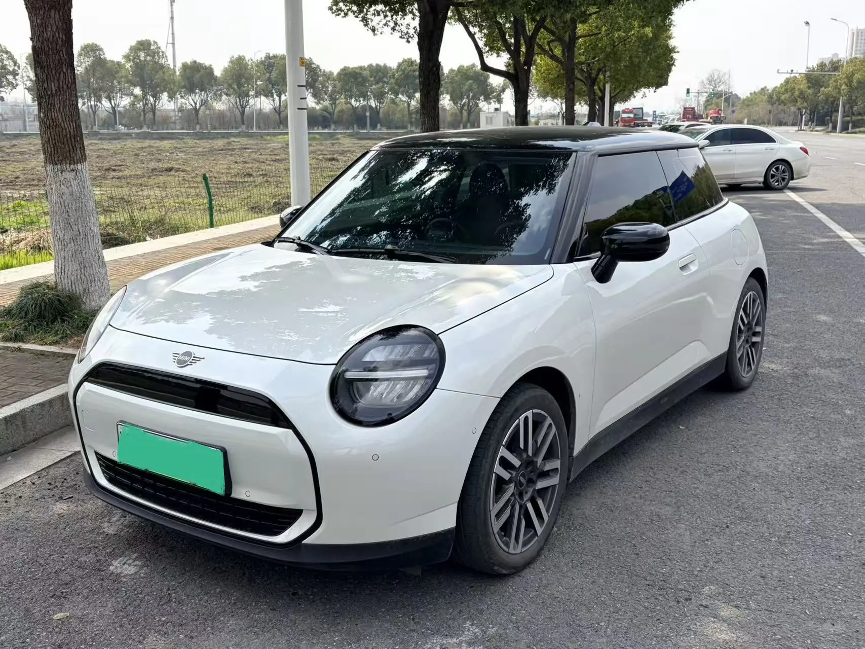 MINI ELECTRIC  COOPER  из Китая