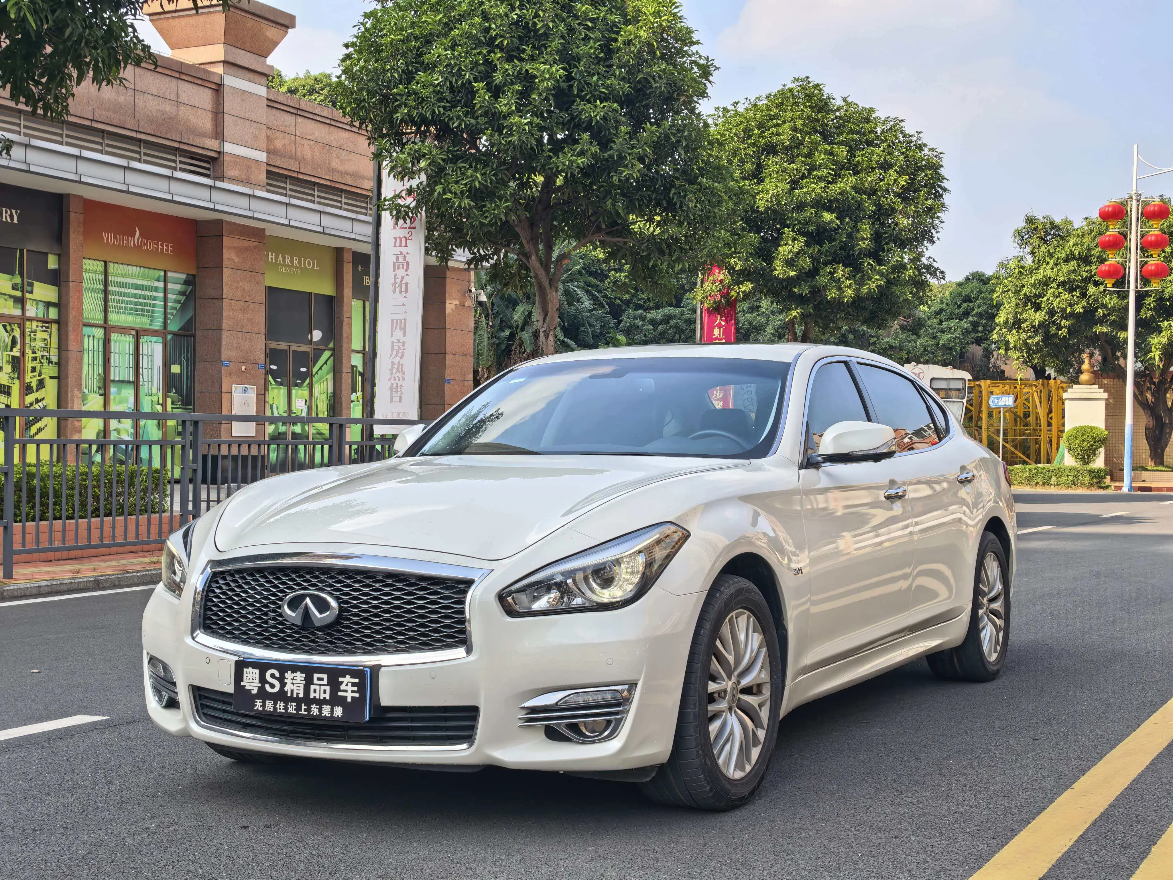 Infiniti Q70
