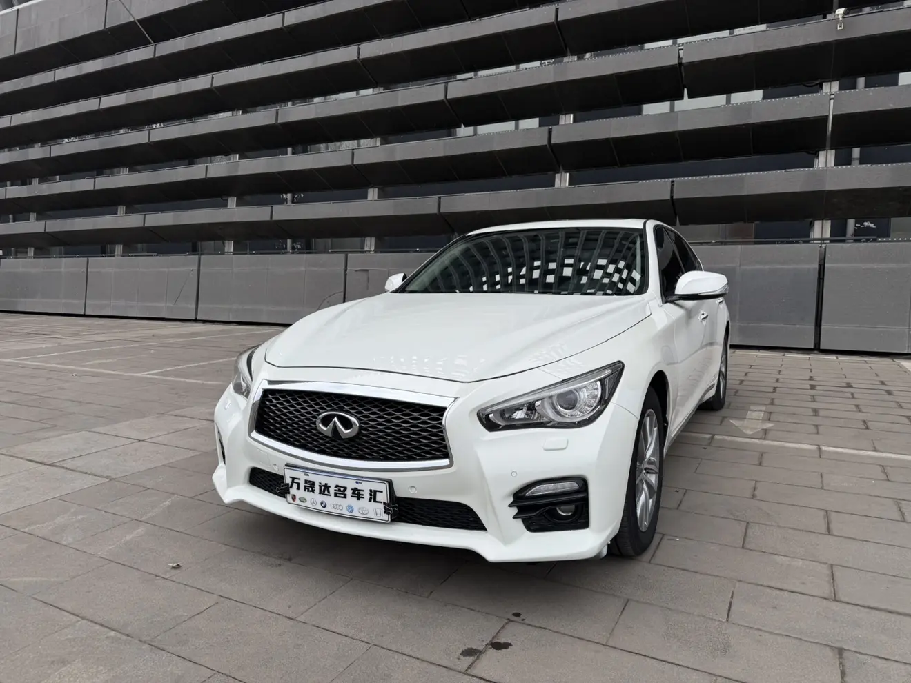 Infiniti Q50L