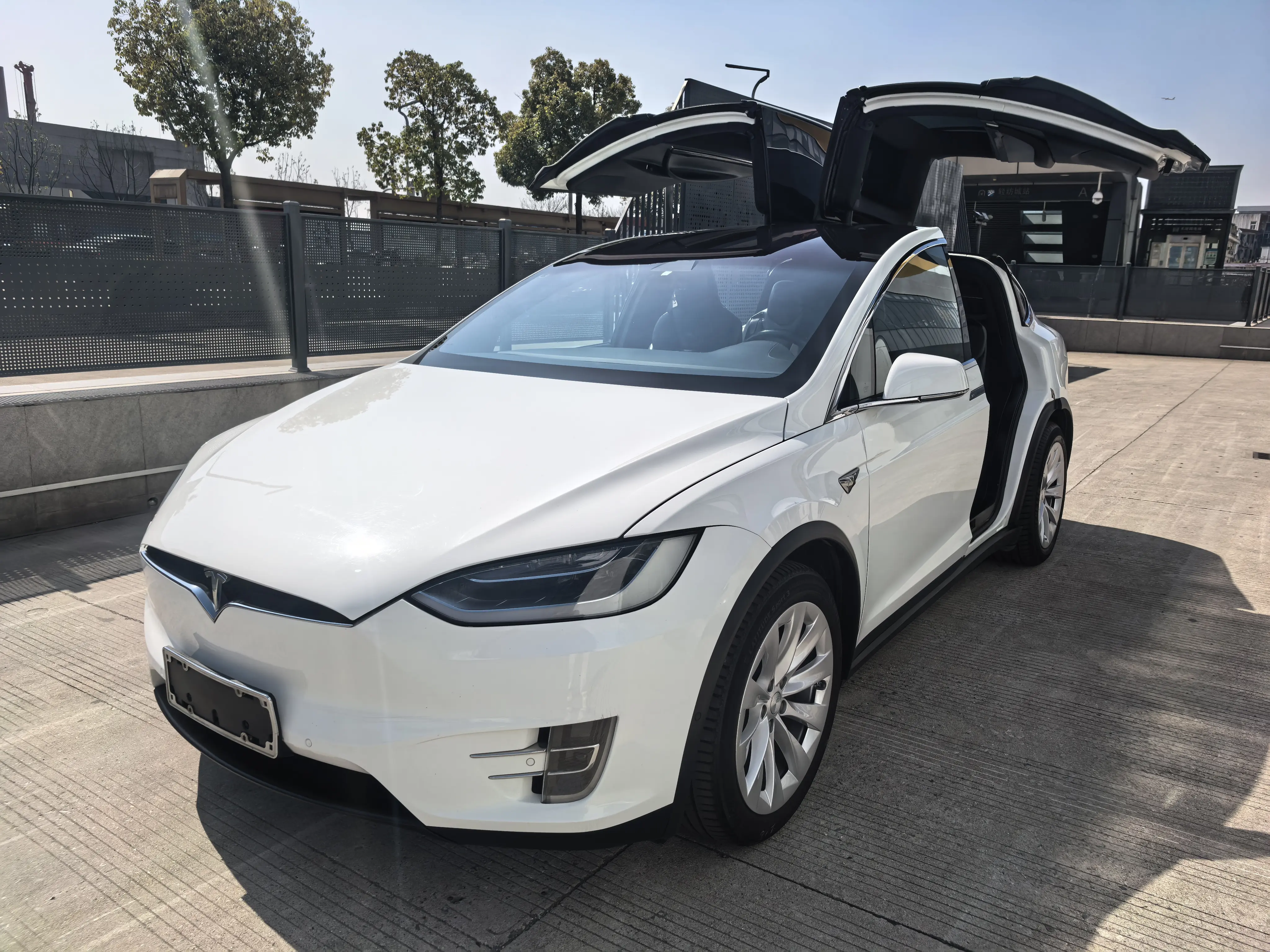 Tesla Model X  из Китая