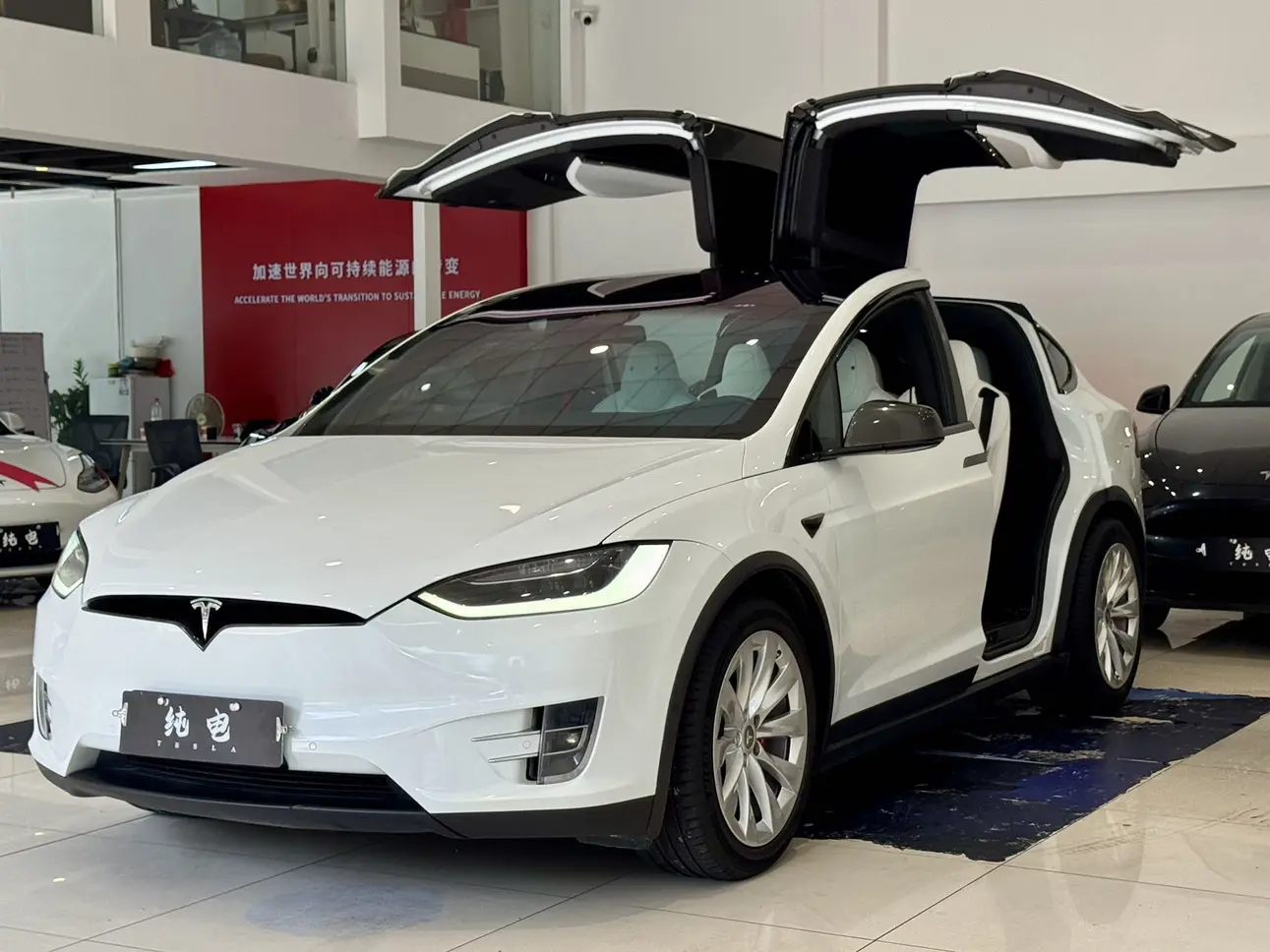 Tesla Model X  из Китая