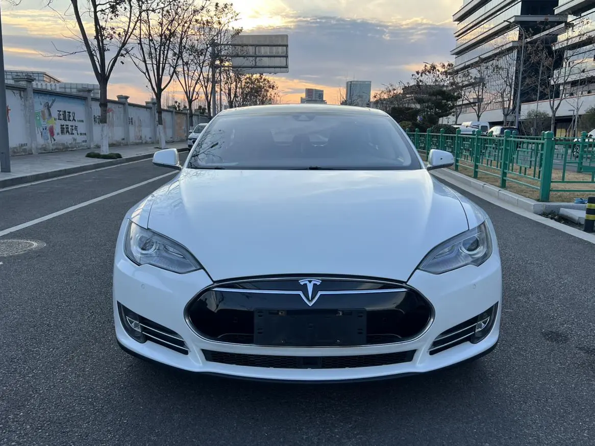 Tesla Model S  из Китая