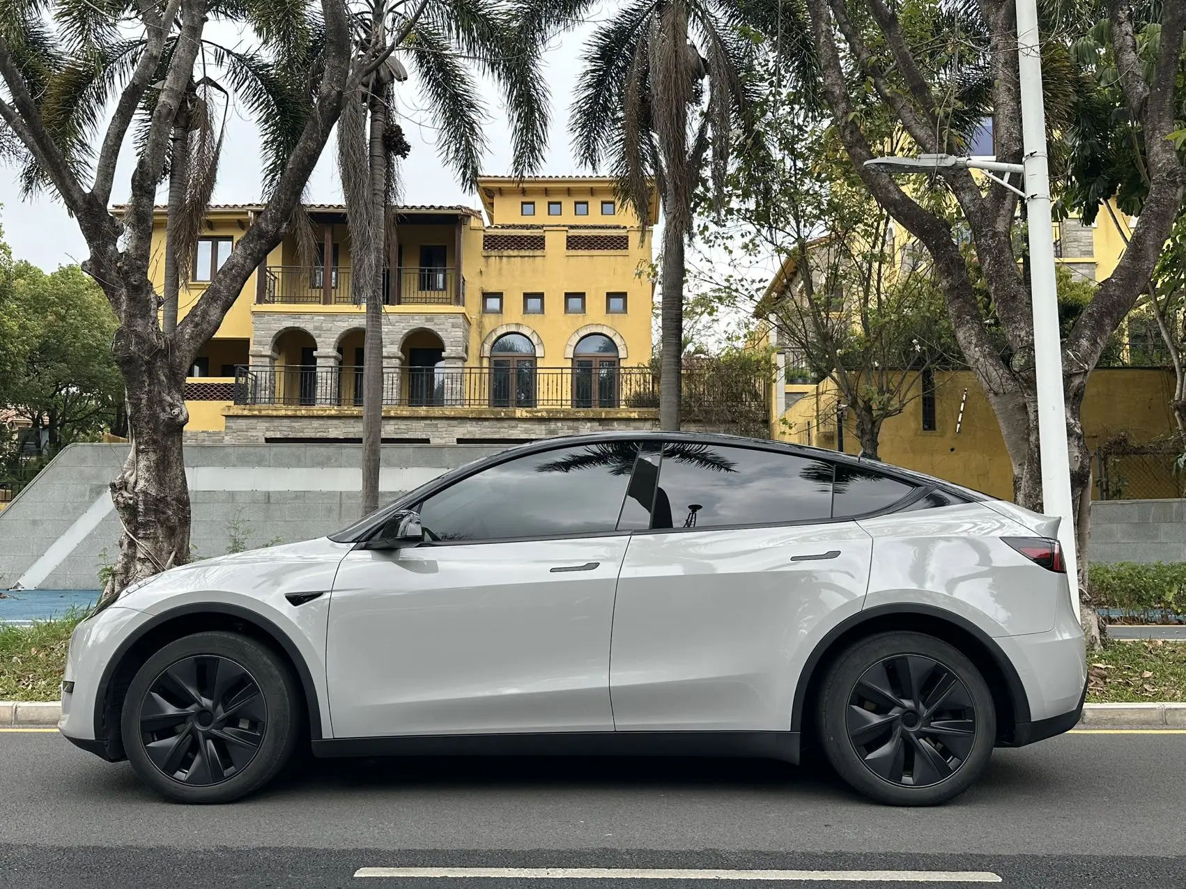 Tesla Model Y  из Китая