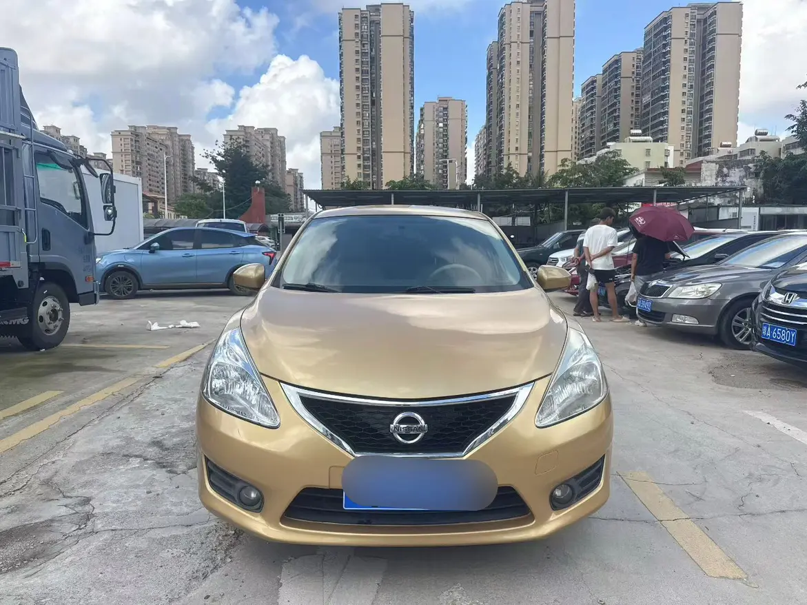 Nissan Tiida  из Китая