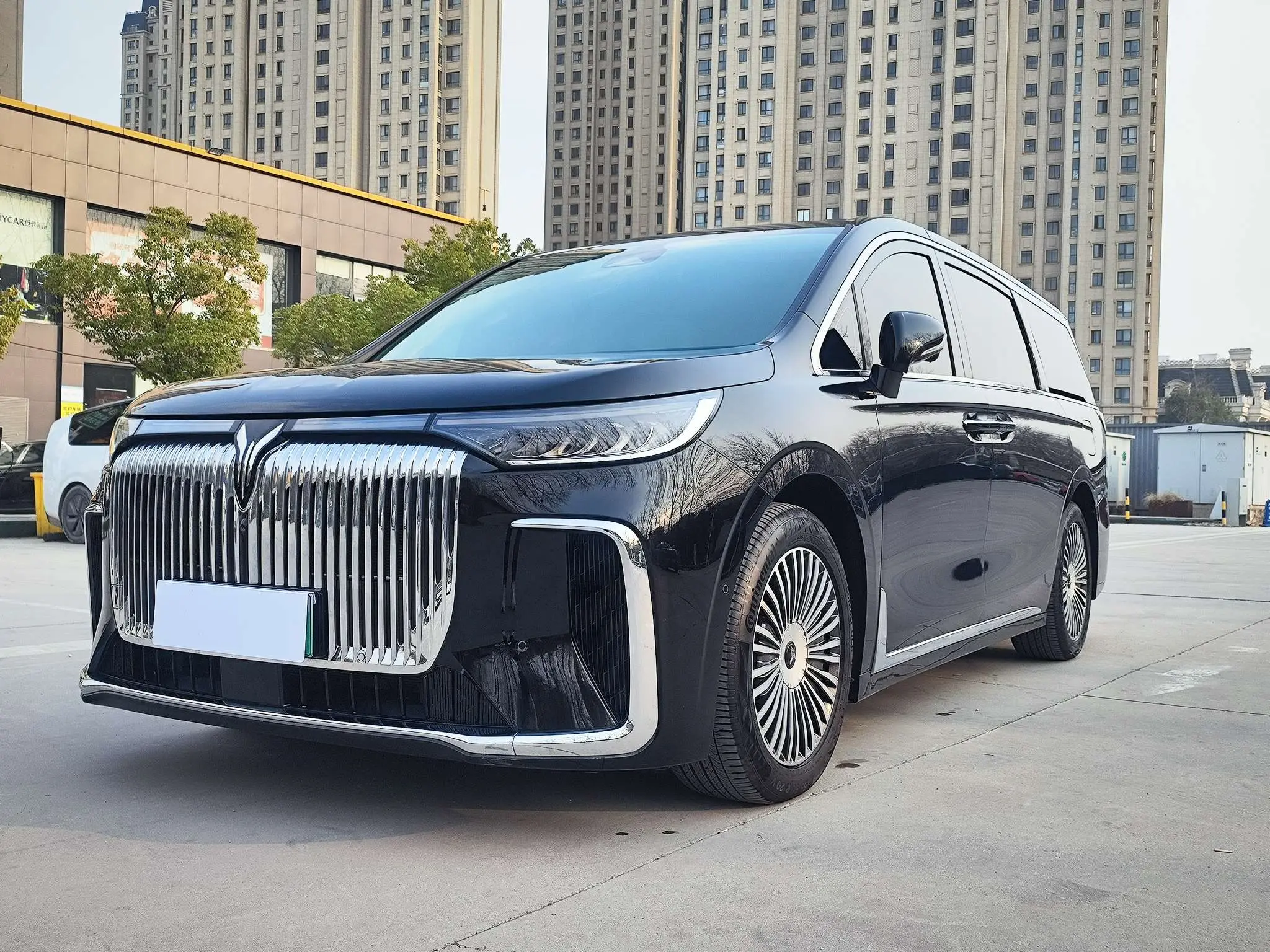 Voyah Lantu Dreamer PHEV  из Китая