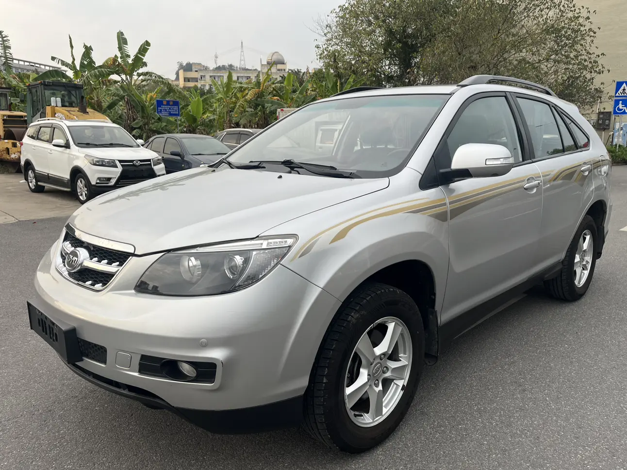 BYD S6  из Китая