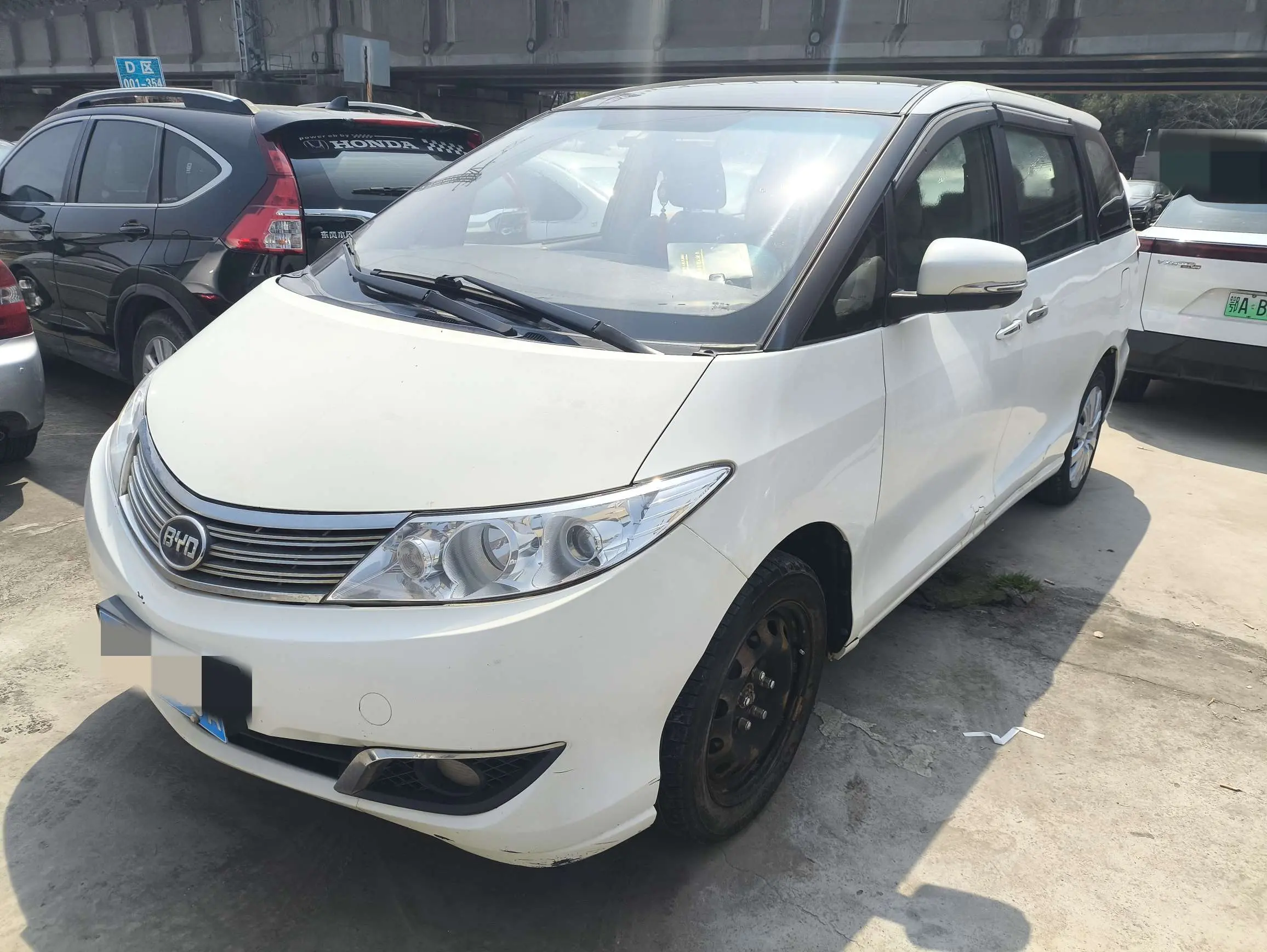 BYD M6  из Китая