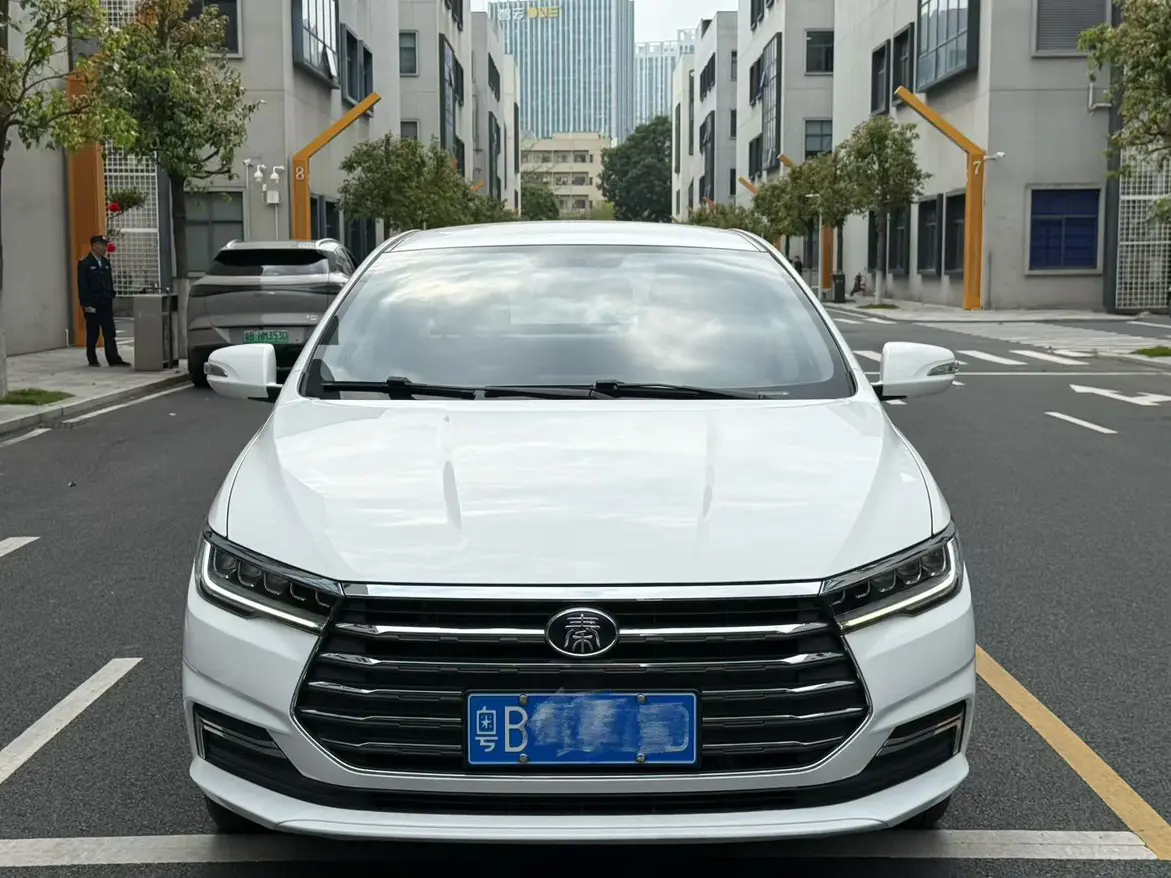 BYD Qin  из Китая