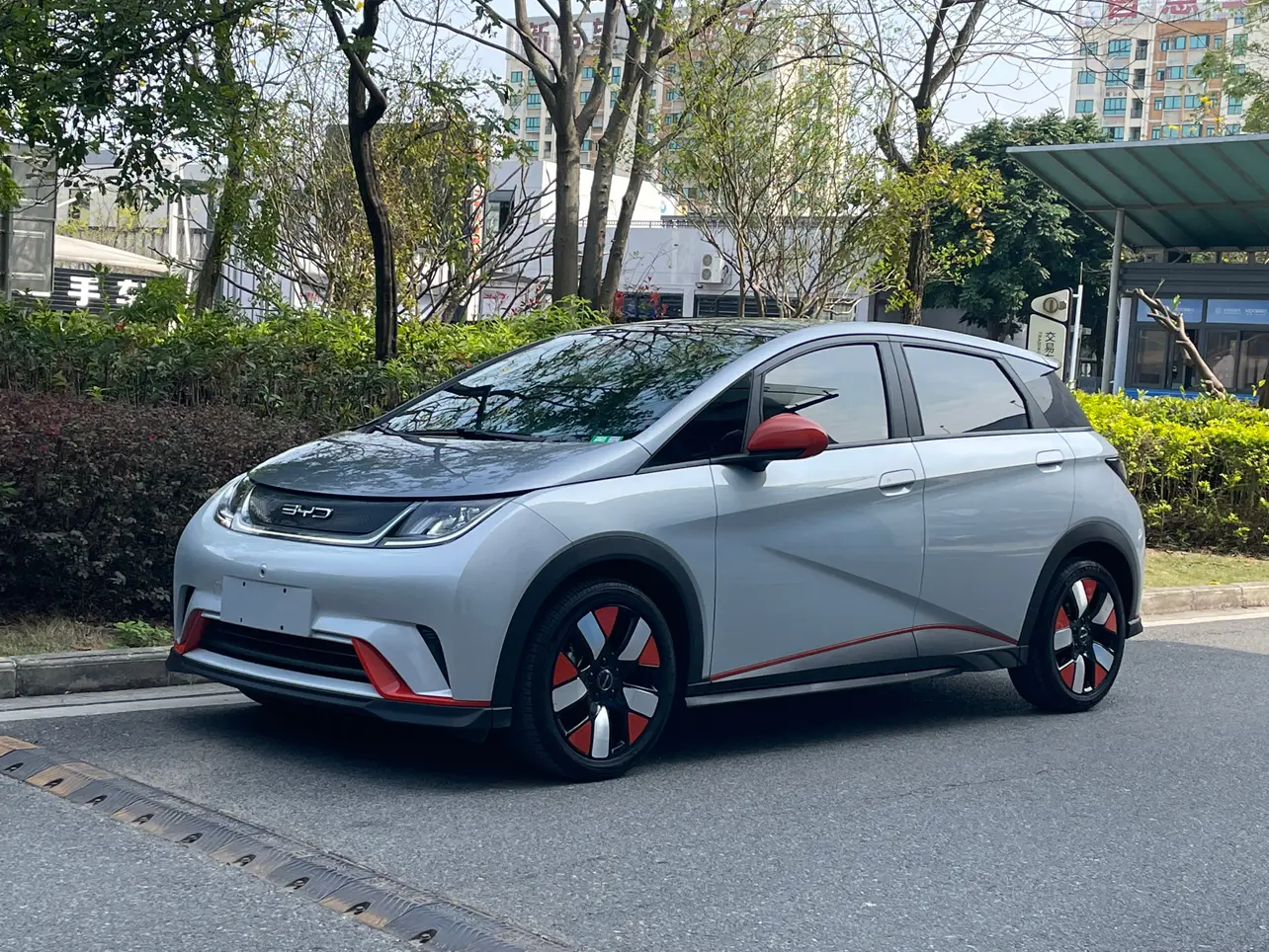 BYD Dolphin  из Китая