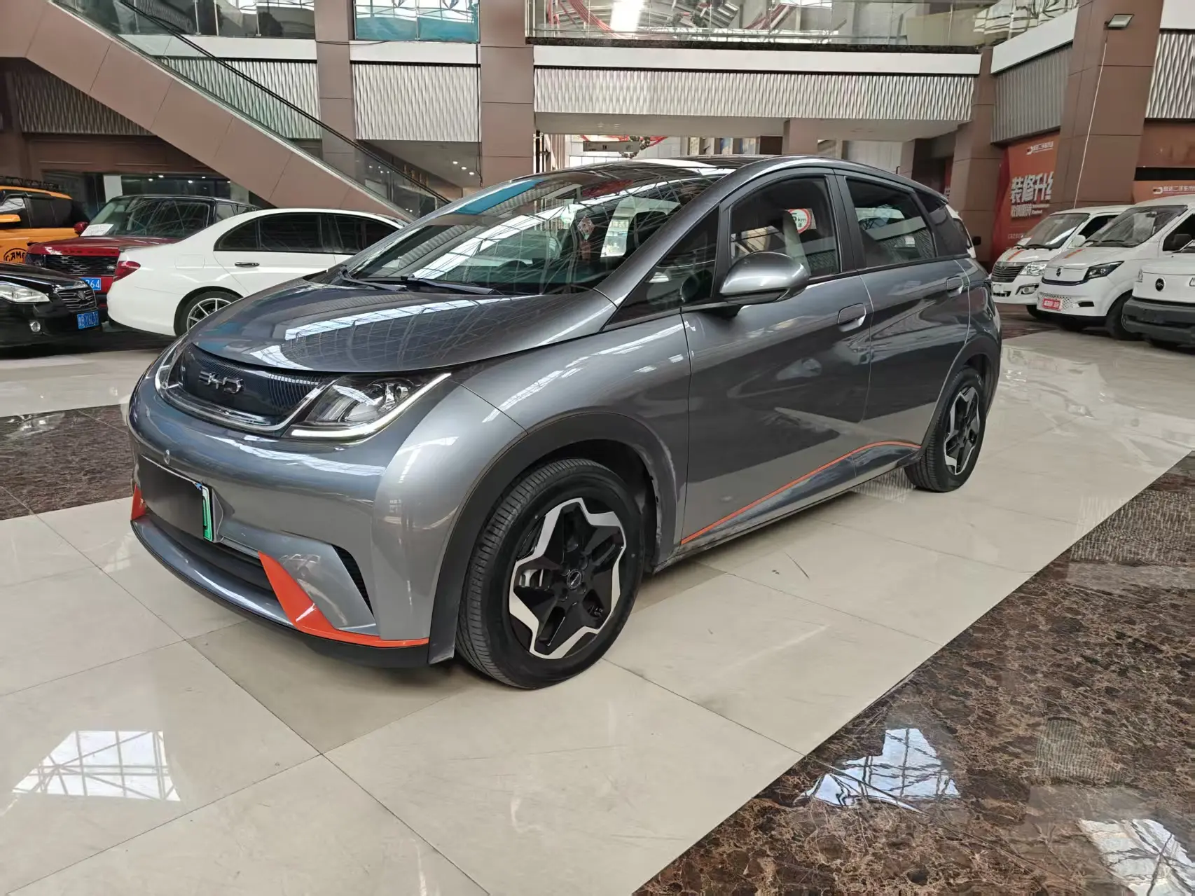 BYD Dolphin  из Китая