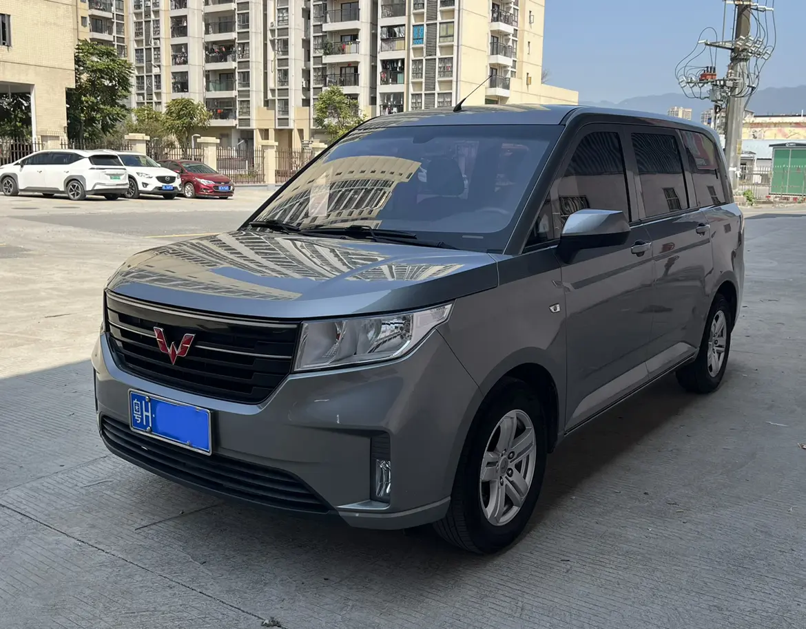 Wuling Hongguang PLUS