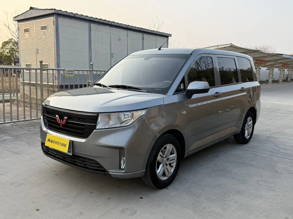 Wuling Hongguang PLUS