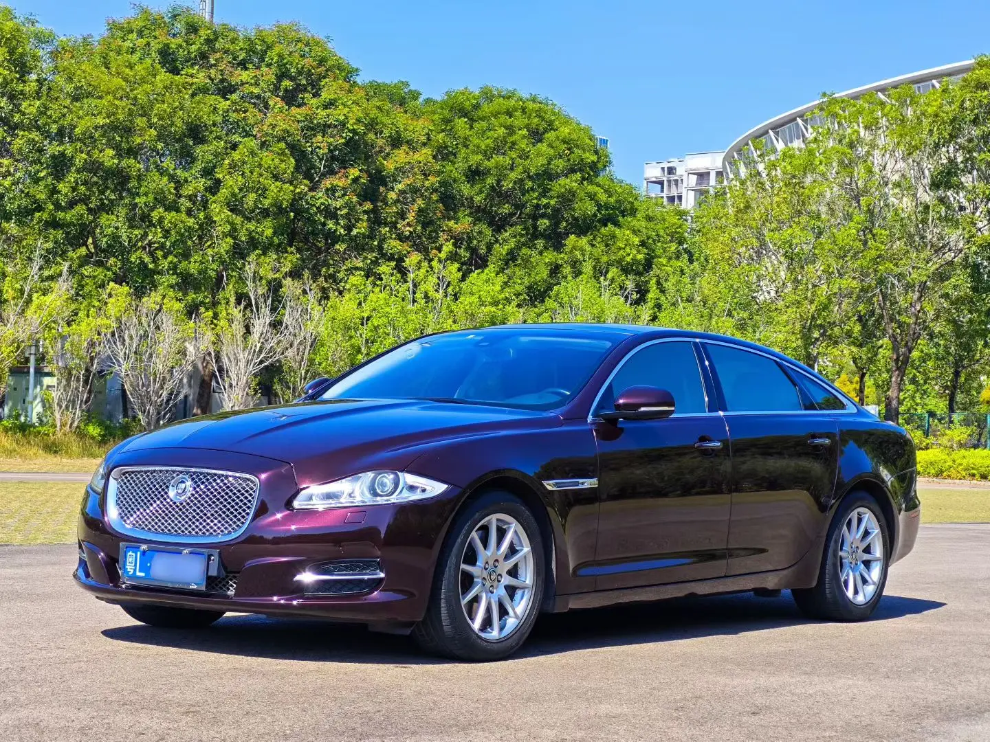 Jaguar XJ