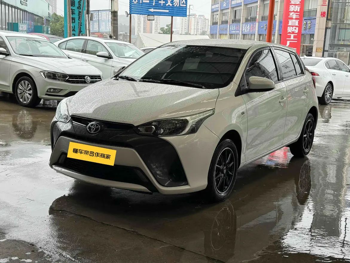 Toyota Yaris L  из Китая
