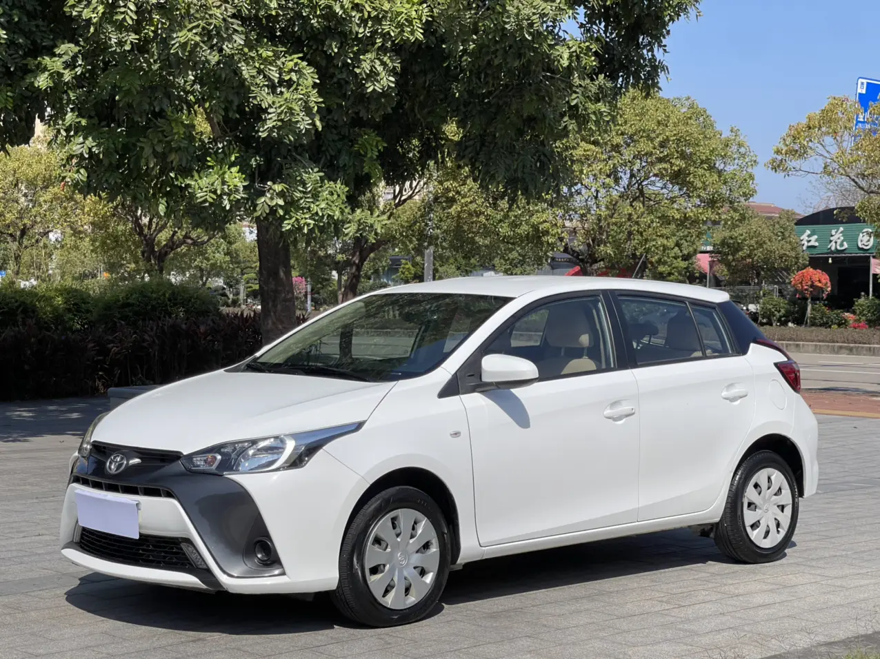 Toyota Yaris L  из Китая