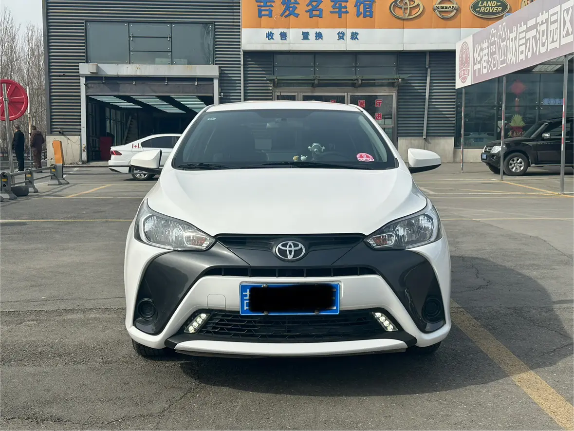 Toyota Yaris L  из Китая