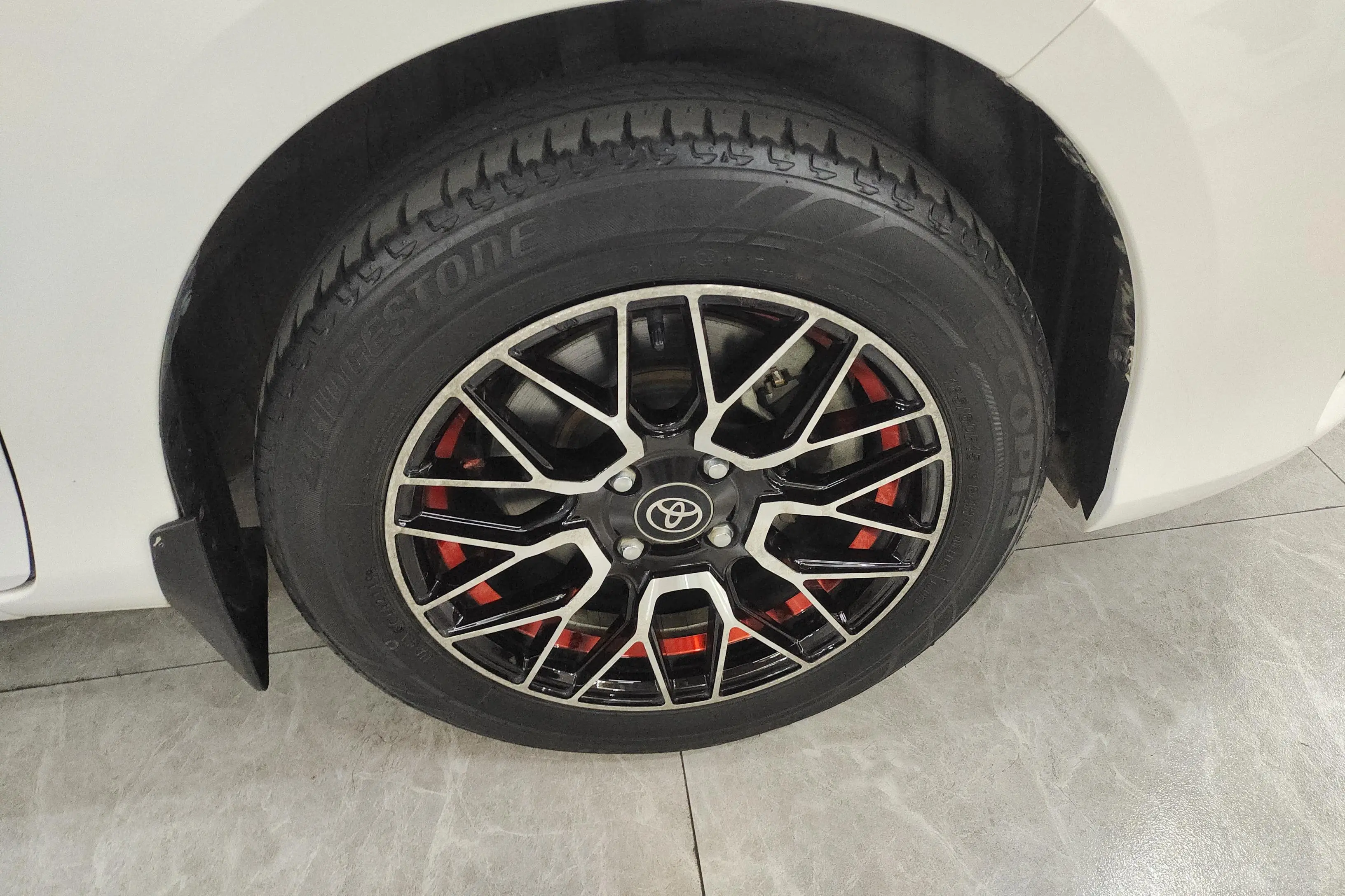 Toyota Yaris L  из Китая