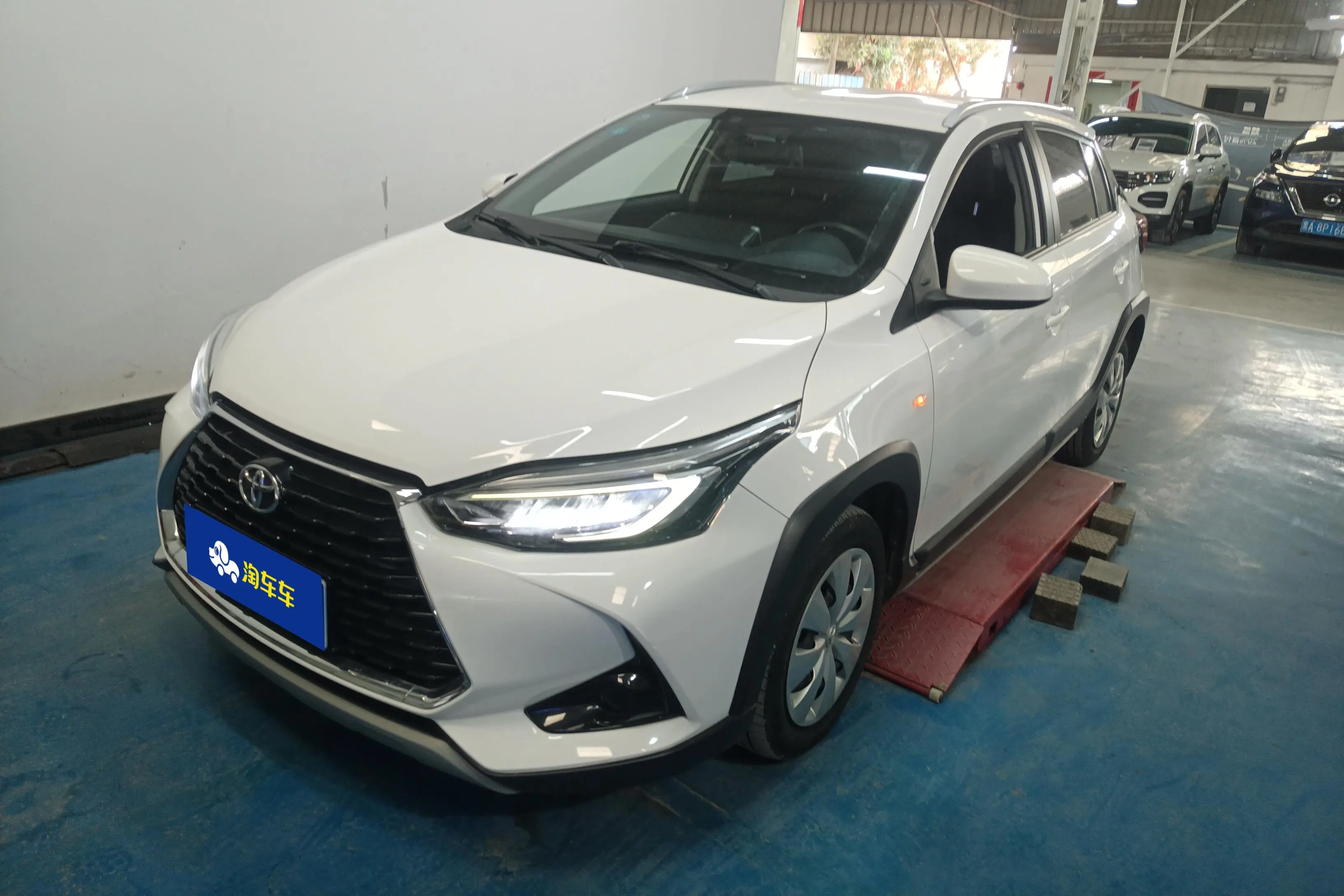 Toyota Yaris L  из Китая