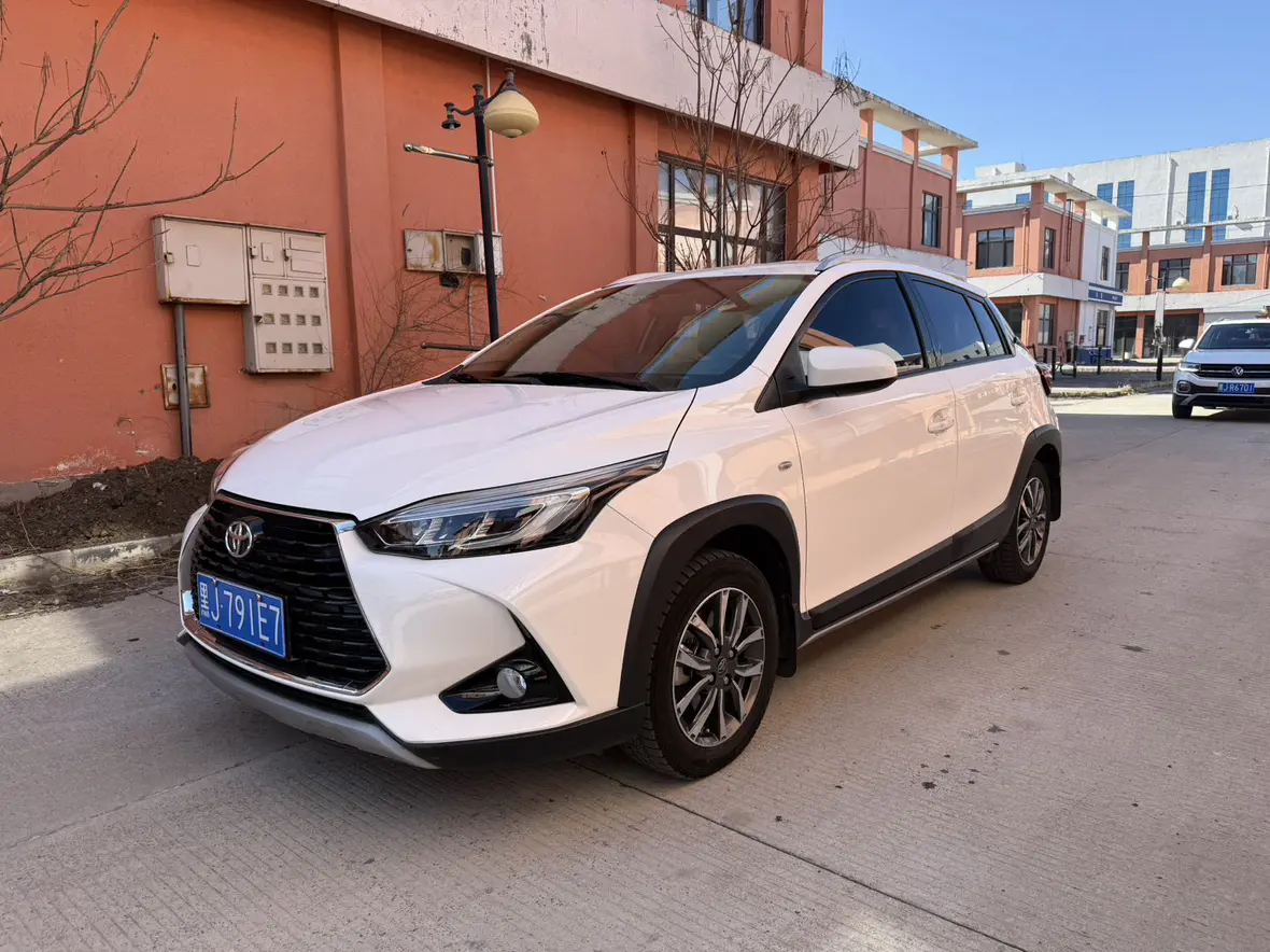 Toyota Yaris L  из Китая