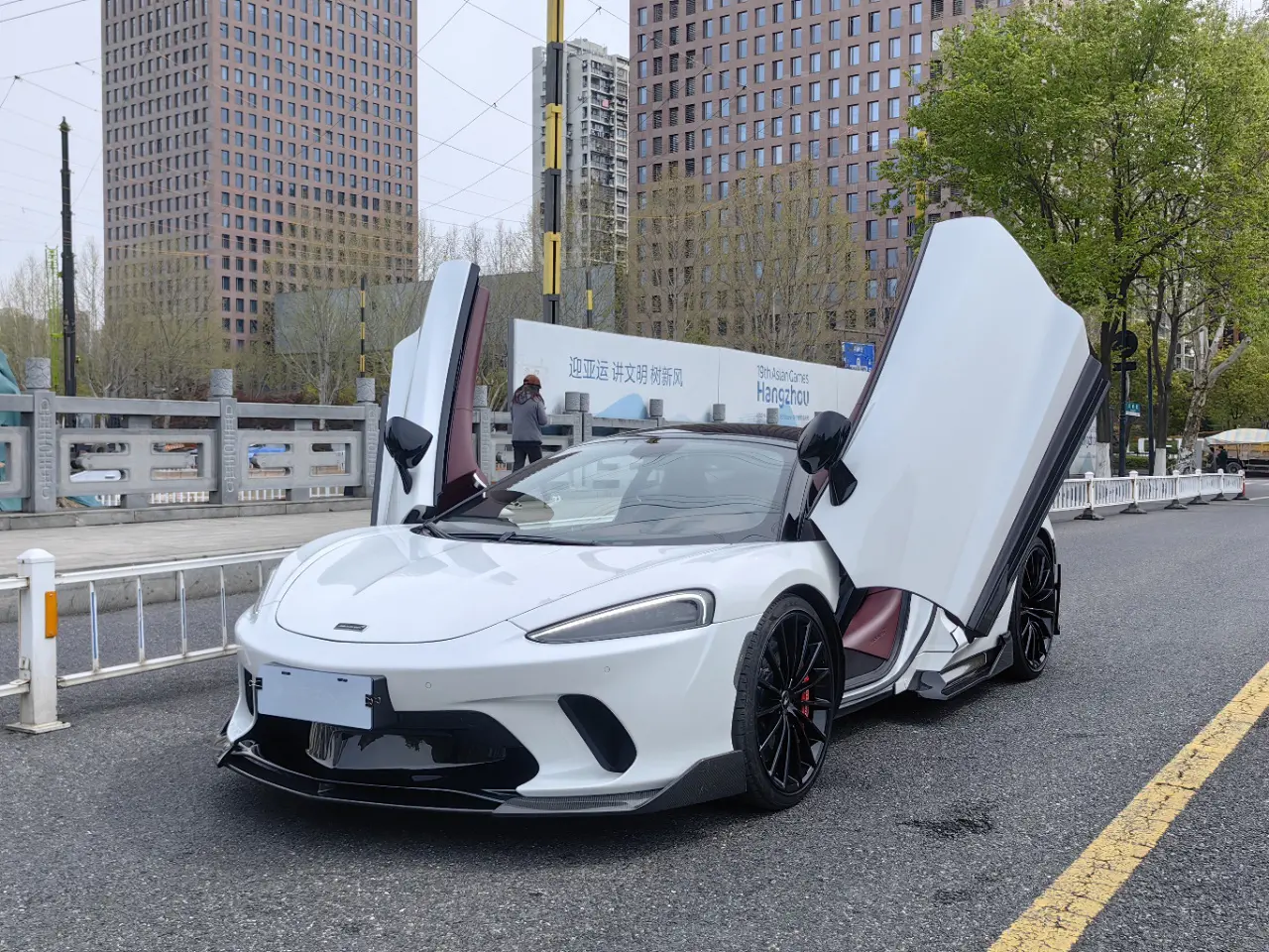 McLaren GT  из Китая