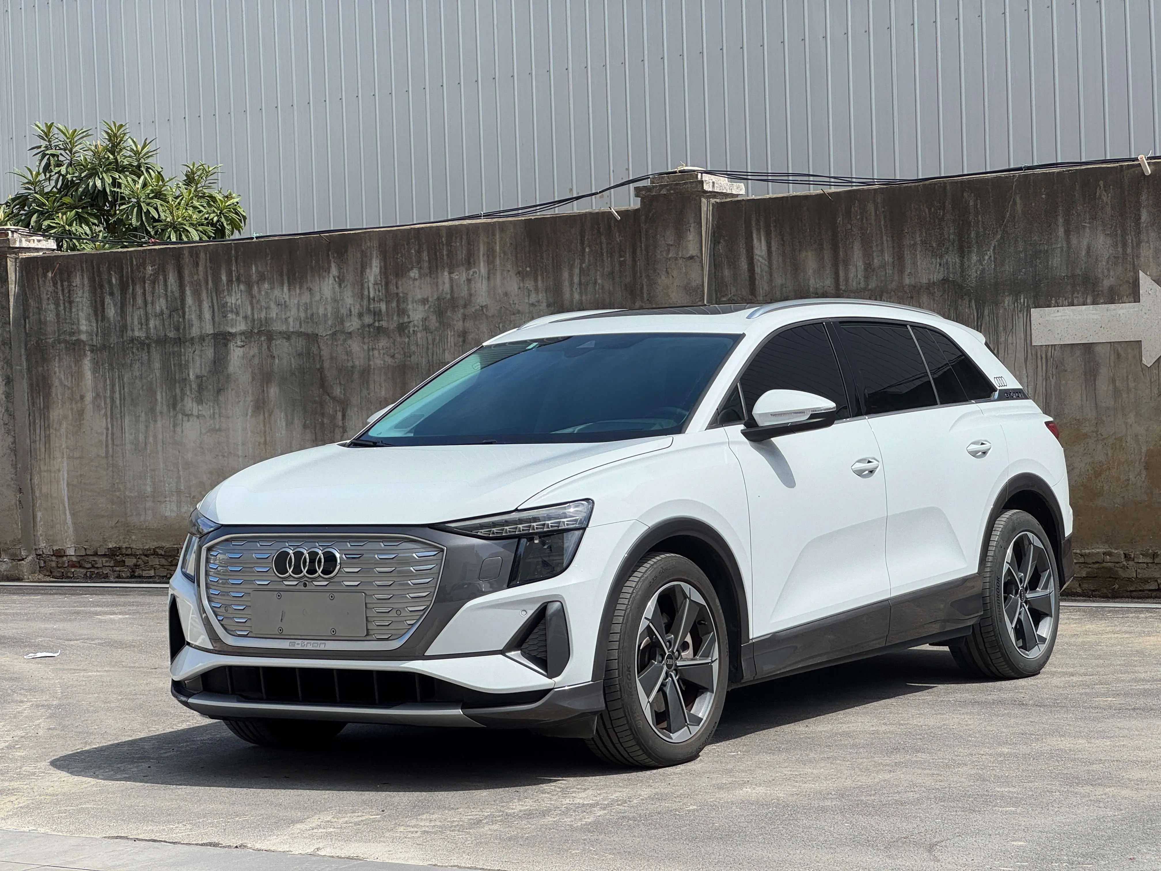 Audi Q5 e-tron  из Китая