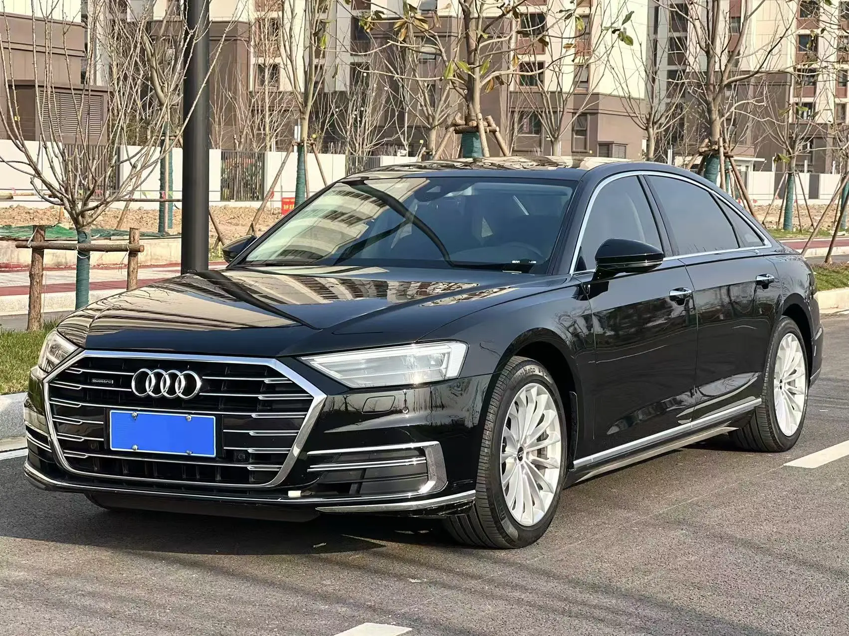 Audi A8  из Китая