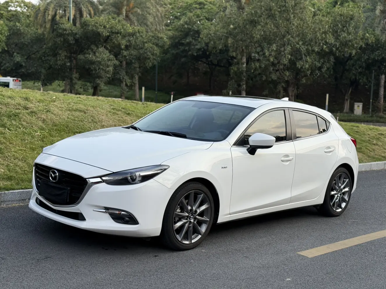 Mazda Axela (Mazda3)  из Китая