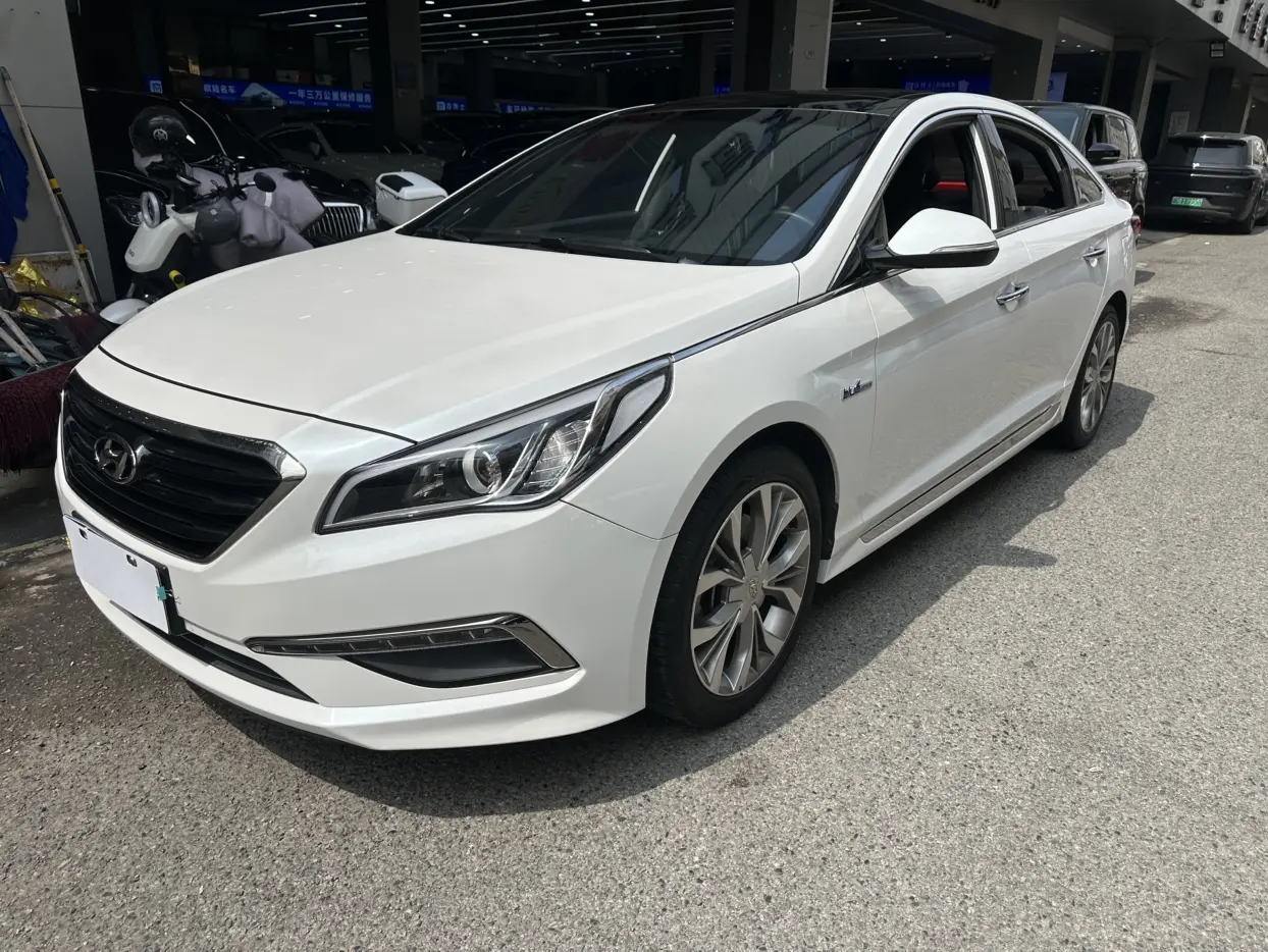Hyundai Sonata nine