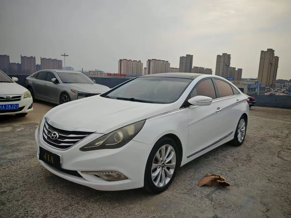 Hyundai Sonata eight