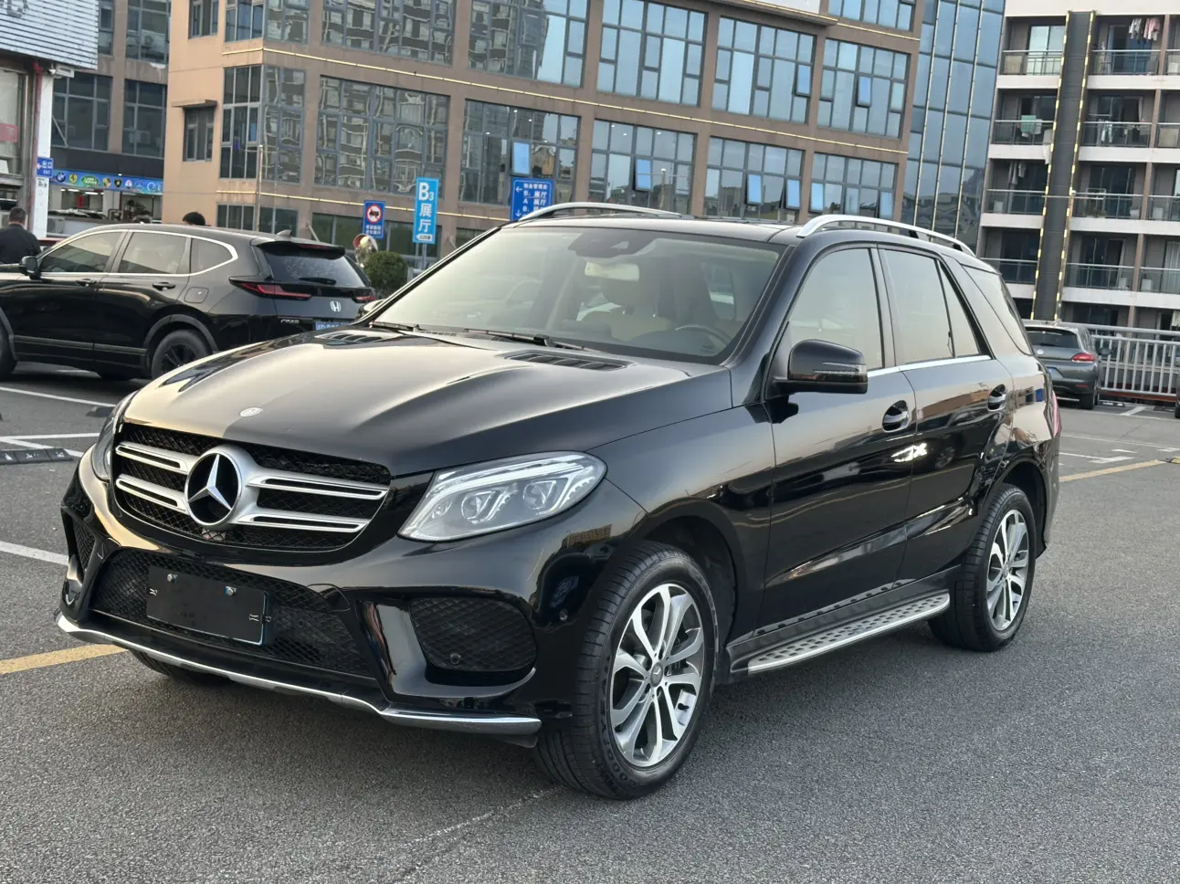 Mercedes-Benz GLE (Imported)