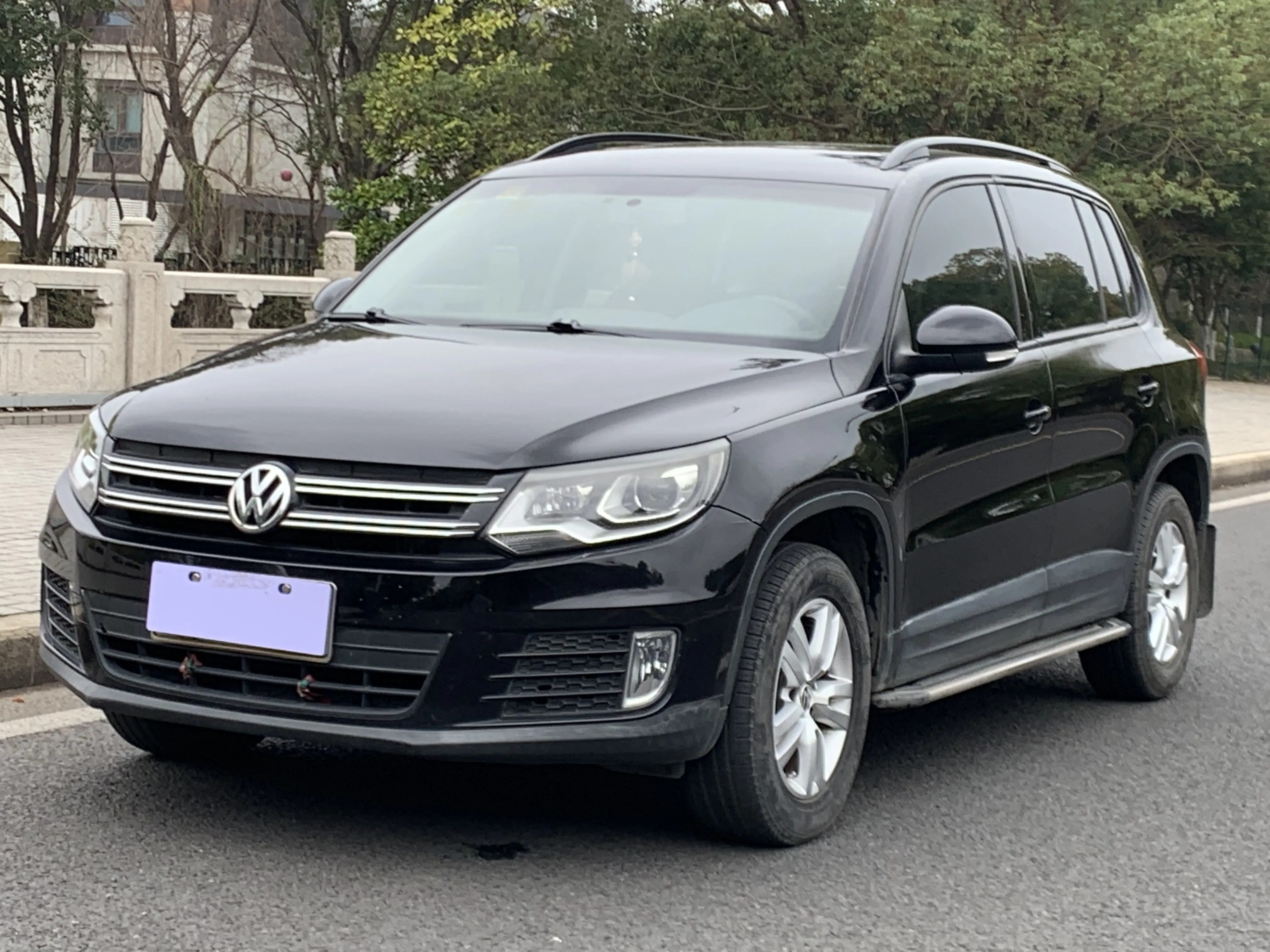 Volkswagen Tiguan (Tharu)