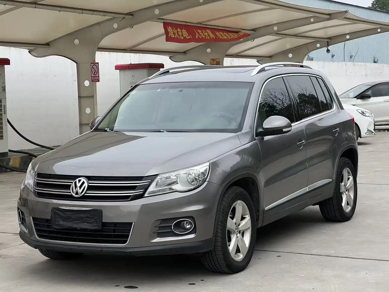 Volkswagen Tiguan (Tharu)