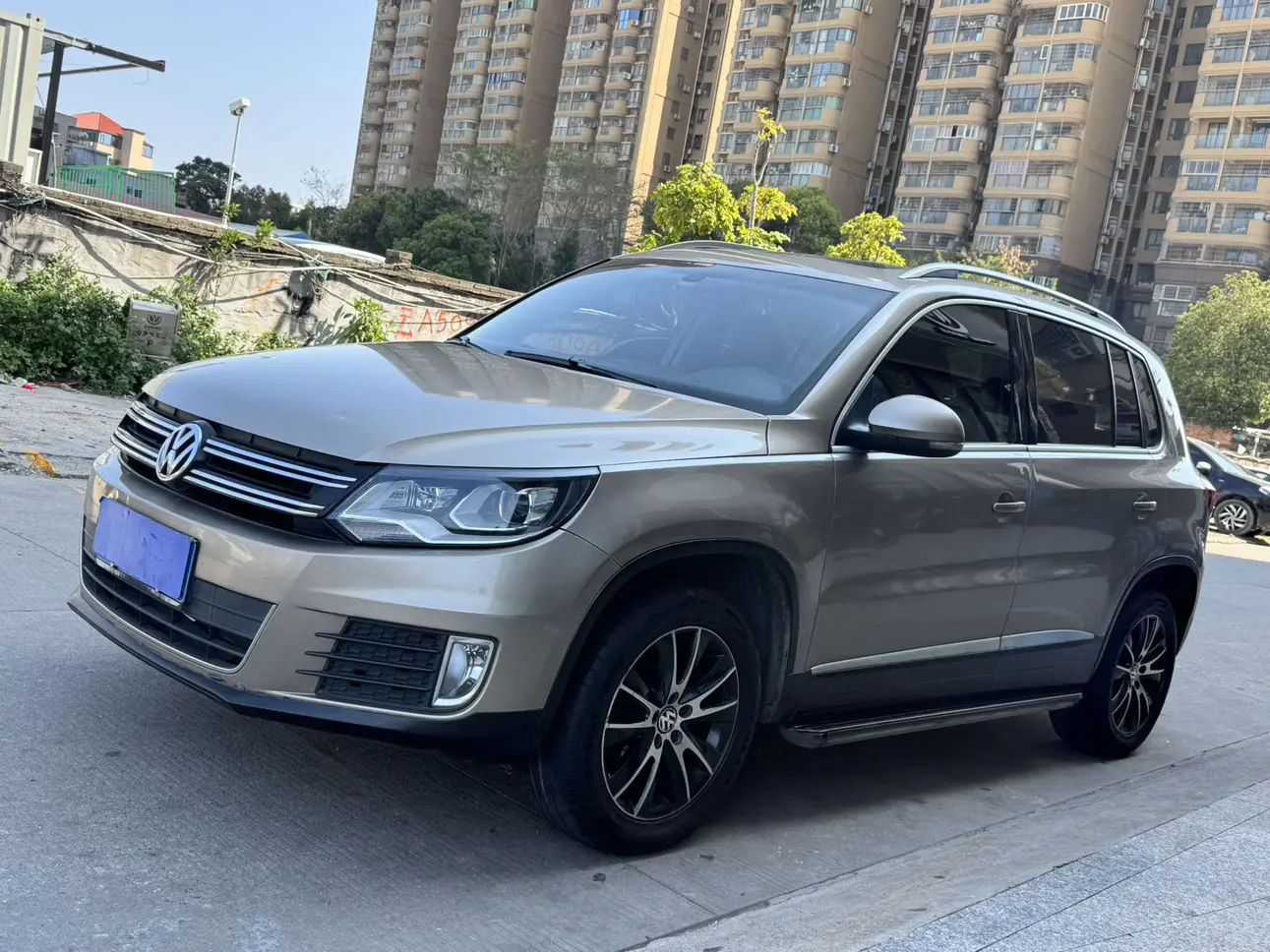 Volkswagen Tiguan (Tharu)