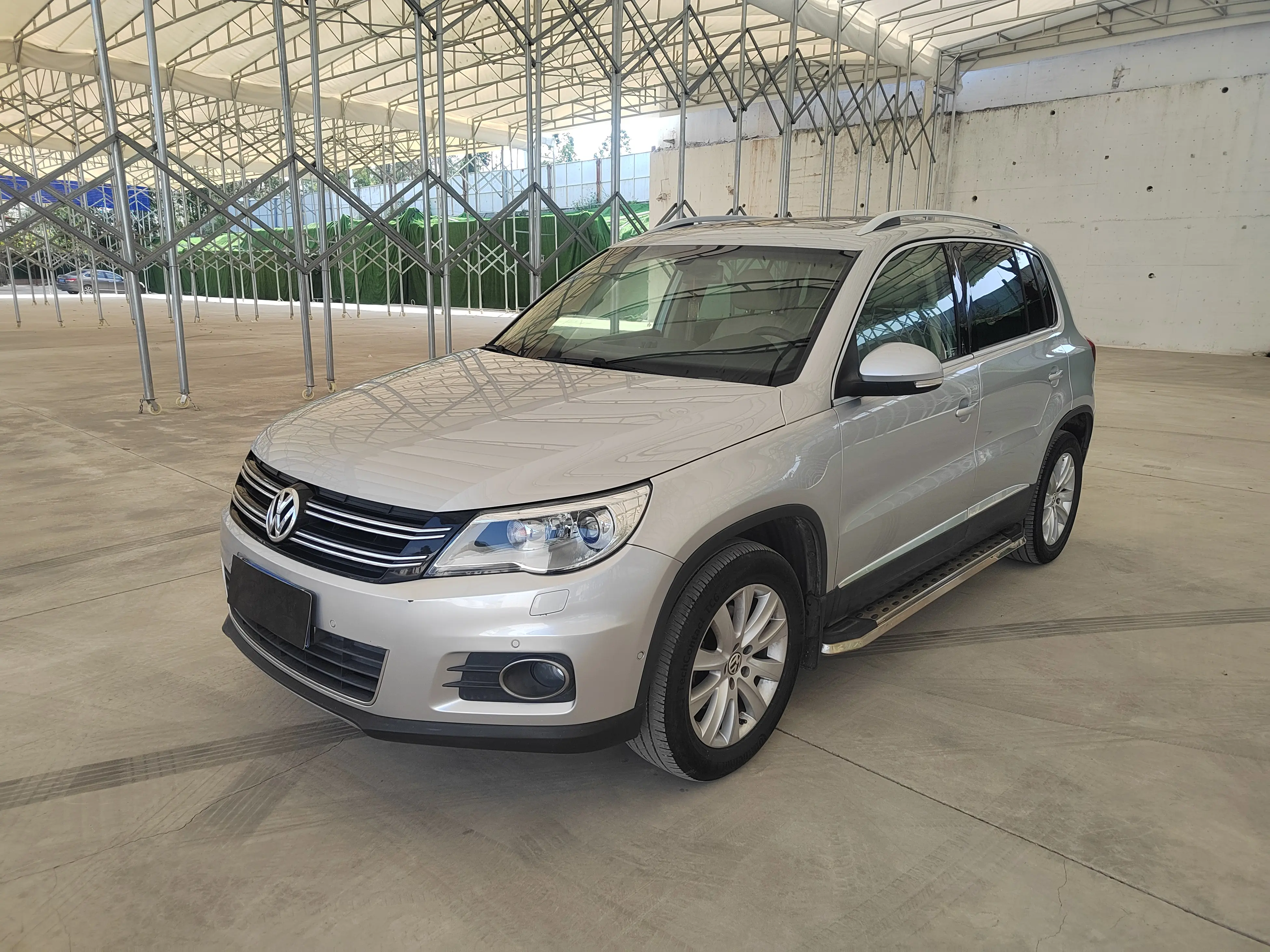 Volkswagen Tiguan (Tharu)