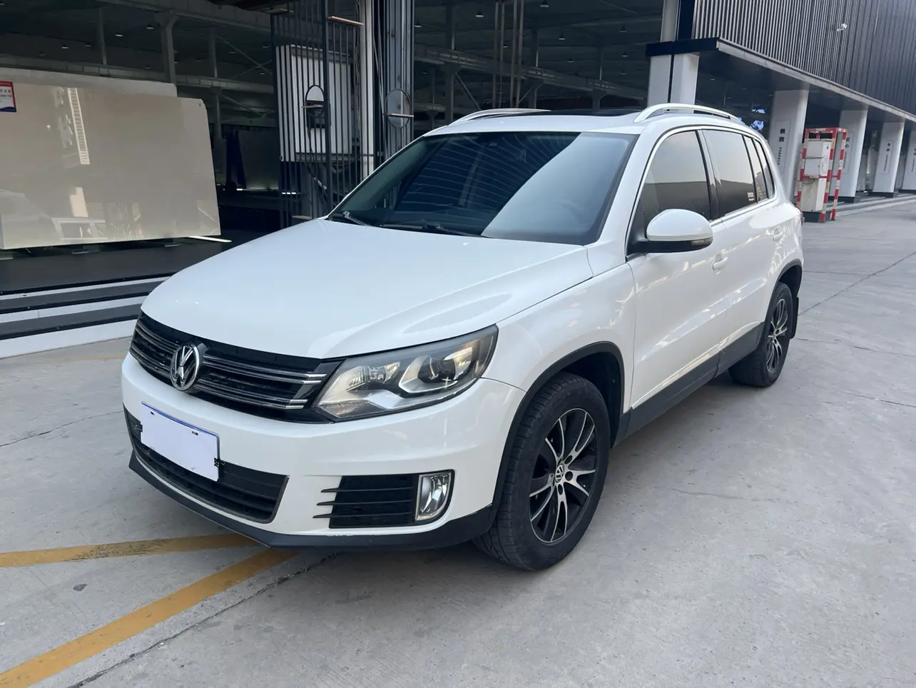 Volkswagen Tiguan (Tharu)