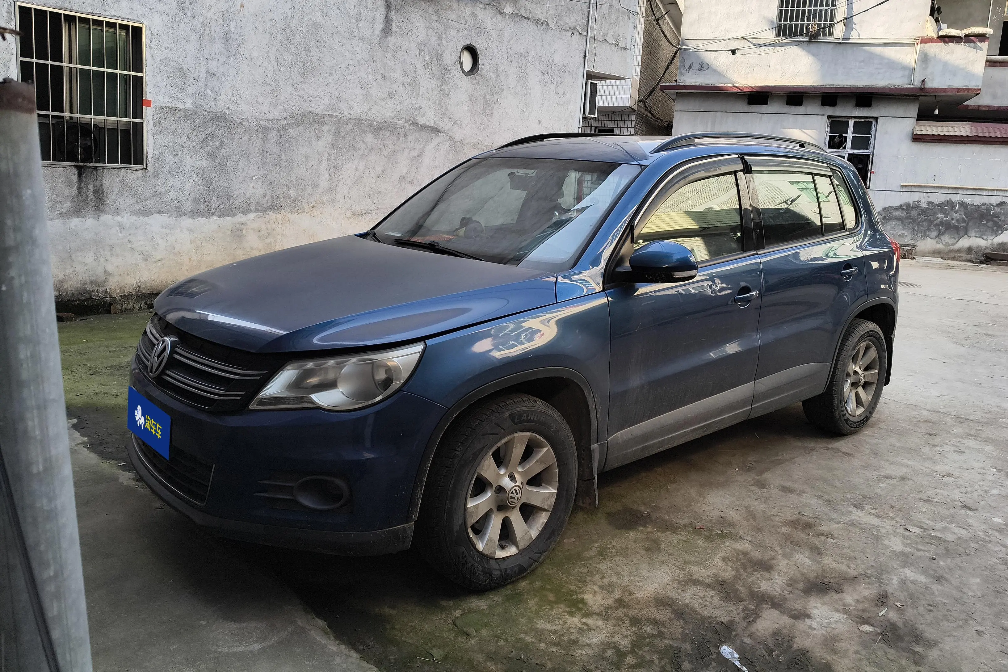 Volkswagen Tiguan (Tharu)