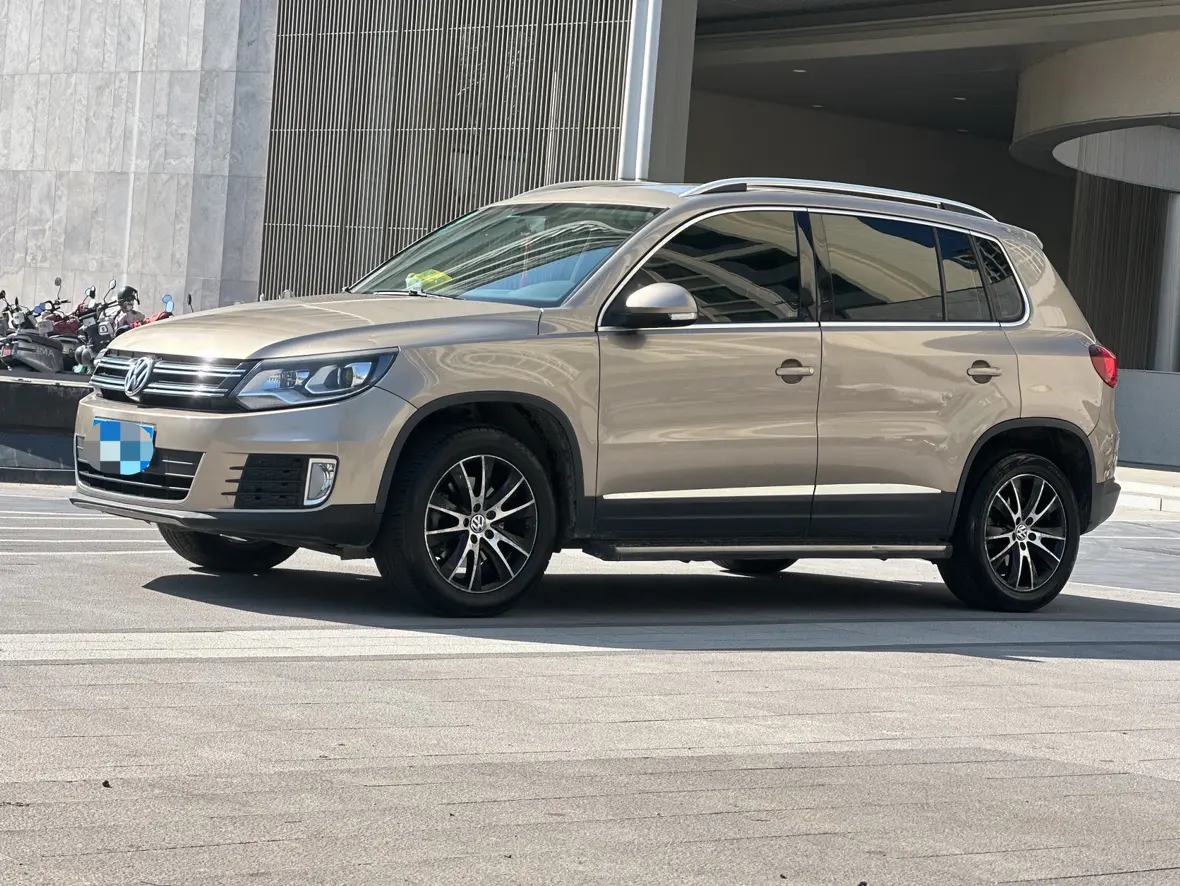 Volkswagen Tiguan (Tharu)