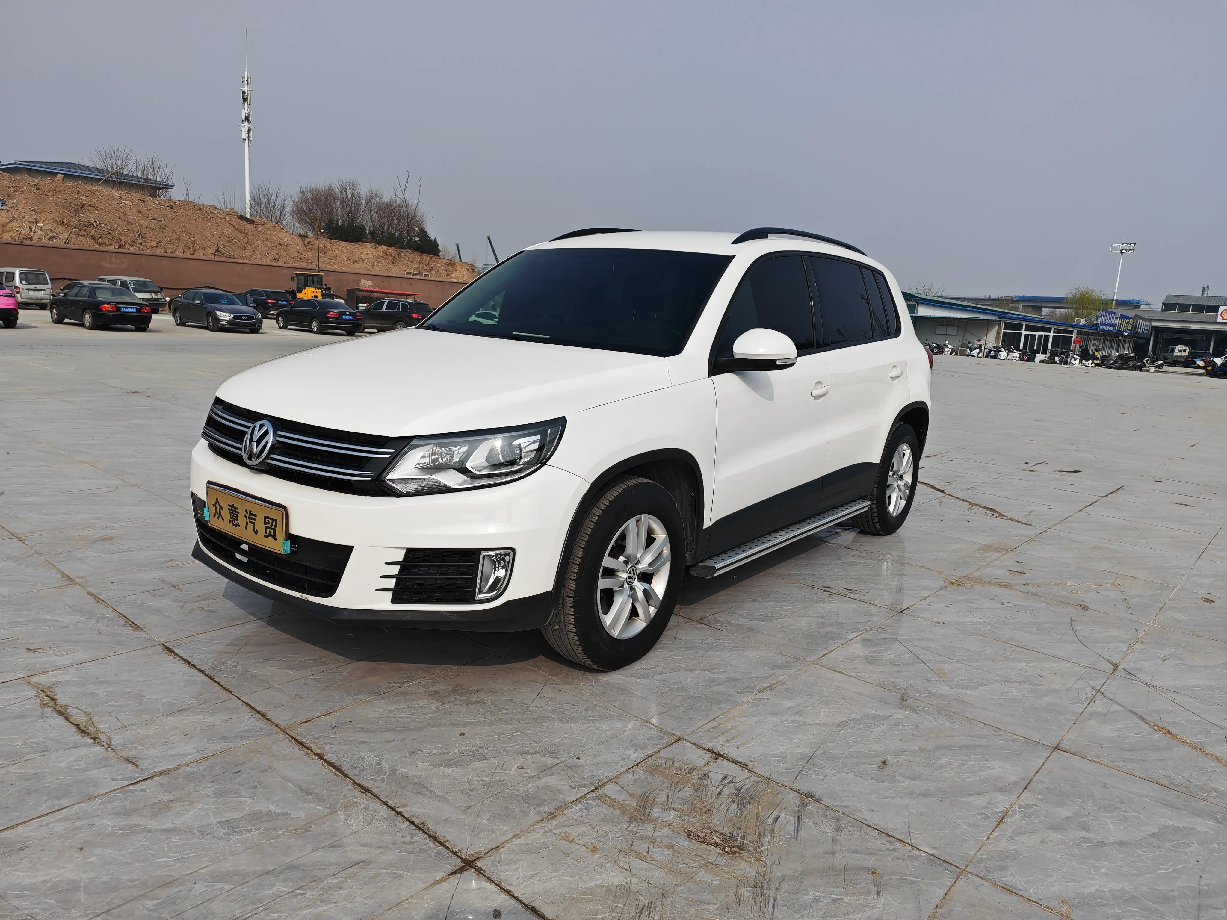 Volkswagen Tiguan (Tharu)