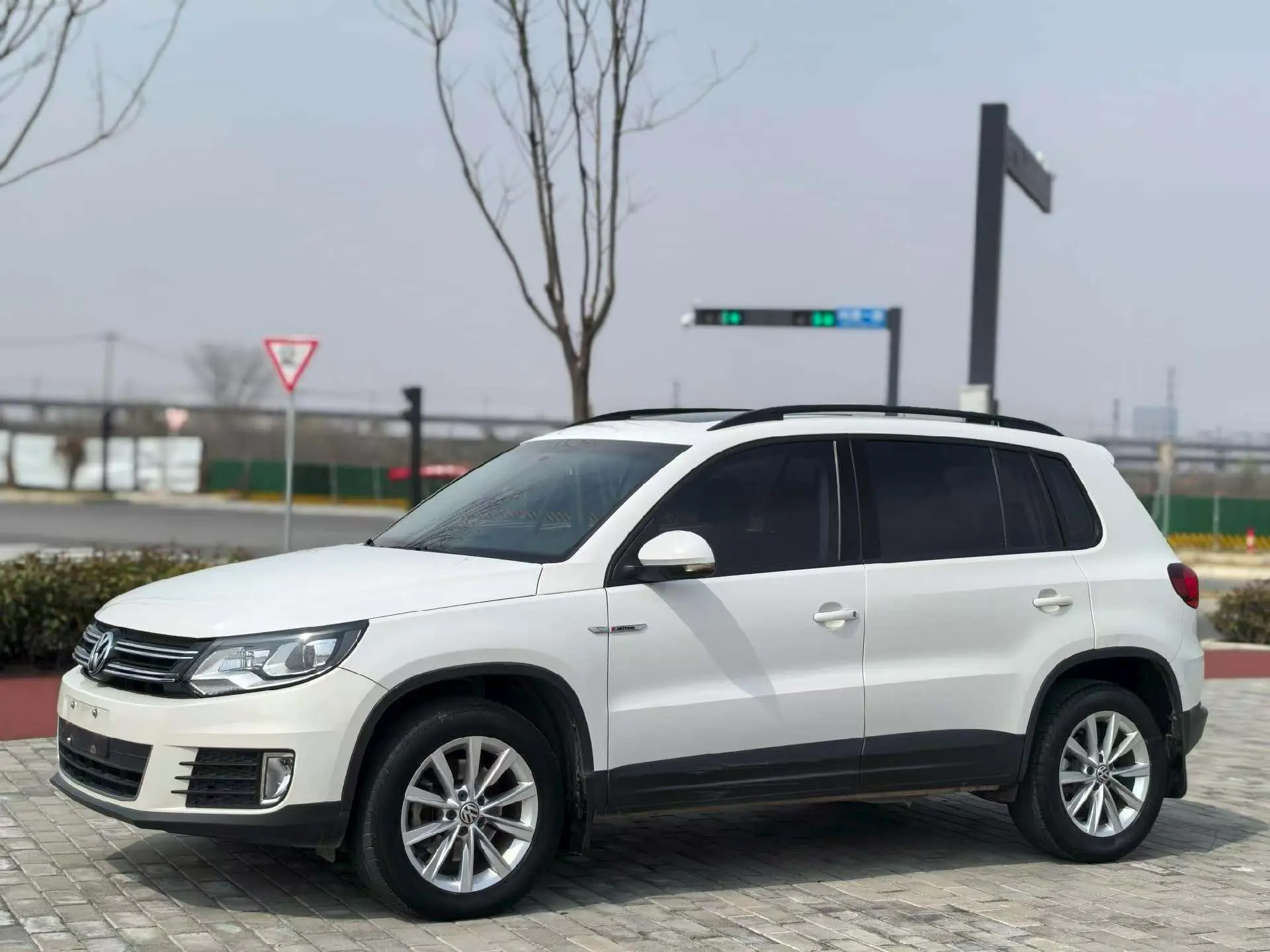 Volkswagen Tiguan (Tharu)